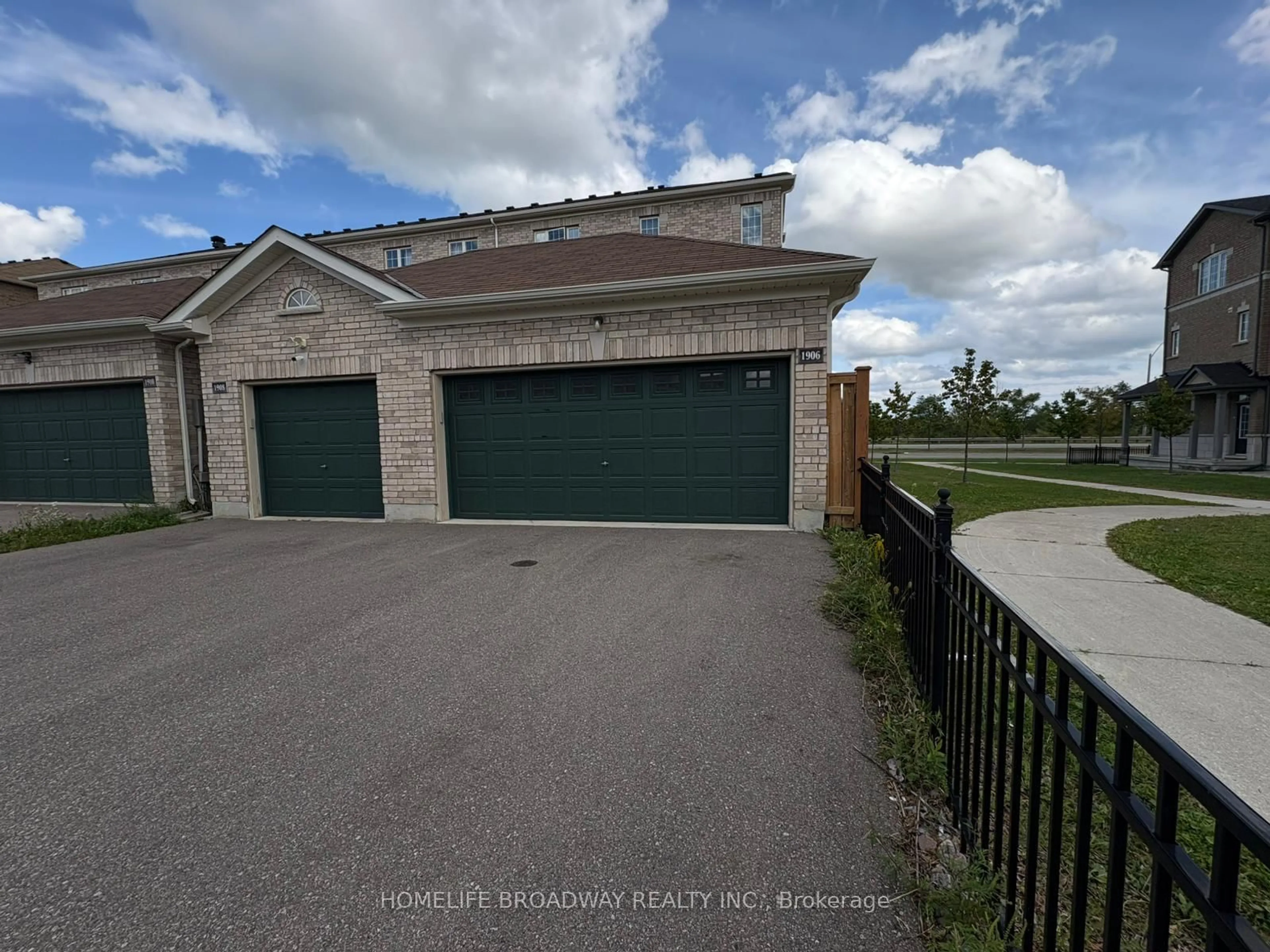 A pic from outside/outdoor area/front of a property/back of a property/a pic from drone, street for 1906 Donald Cousens Pkwy, Markham Ontario L6B 1M4