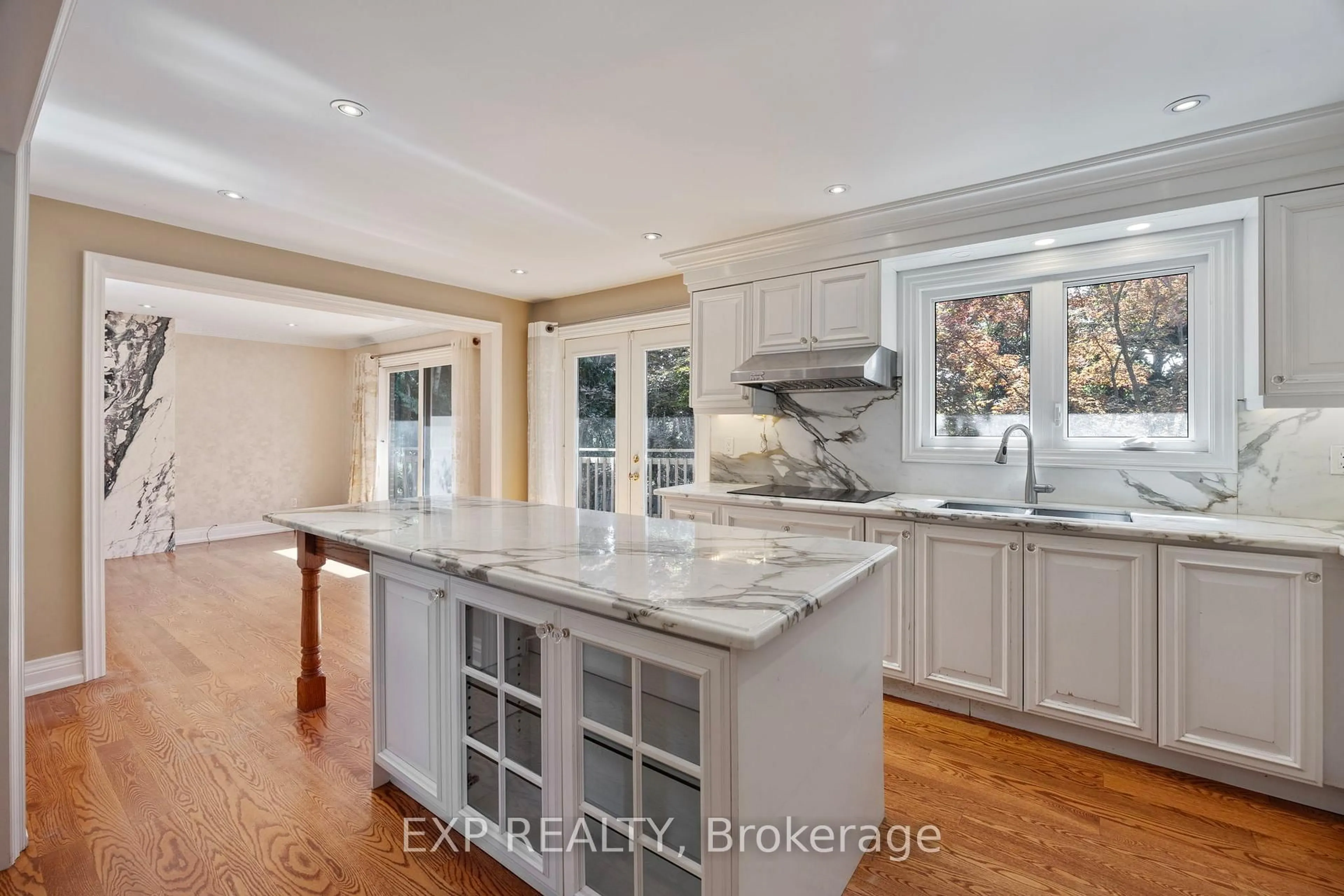 Open concept kitchen, ceramic/tile floor for 70 Hemingway Cres, Markham Ontario L3R 2V6