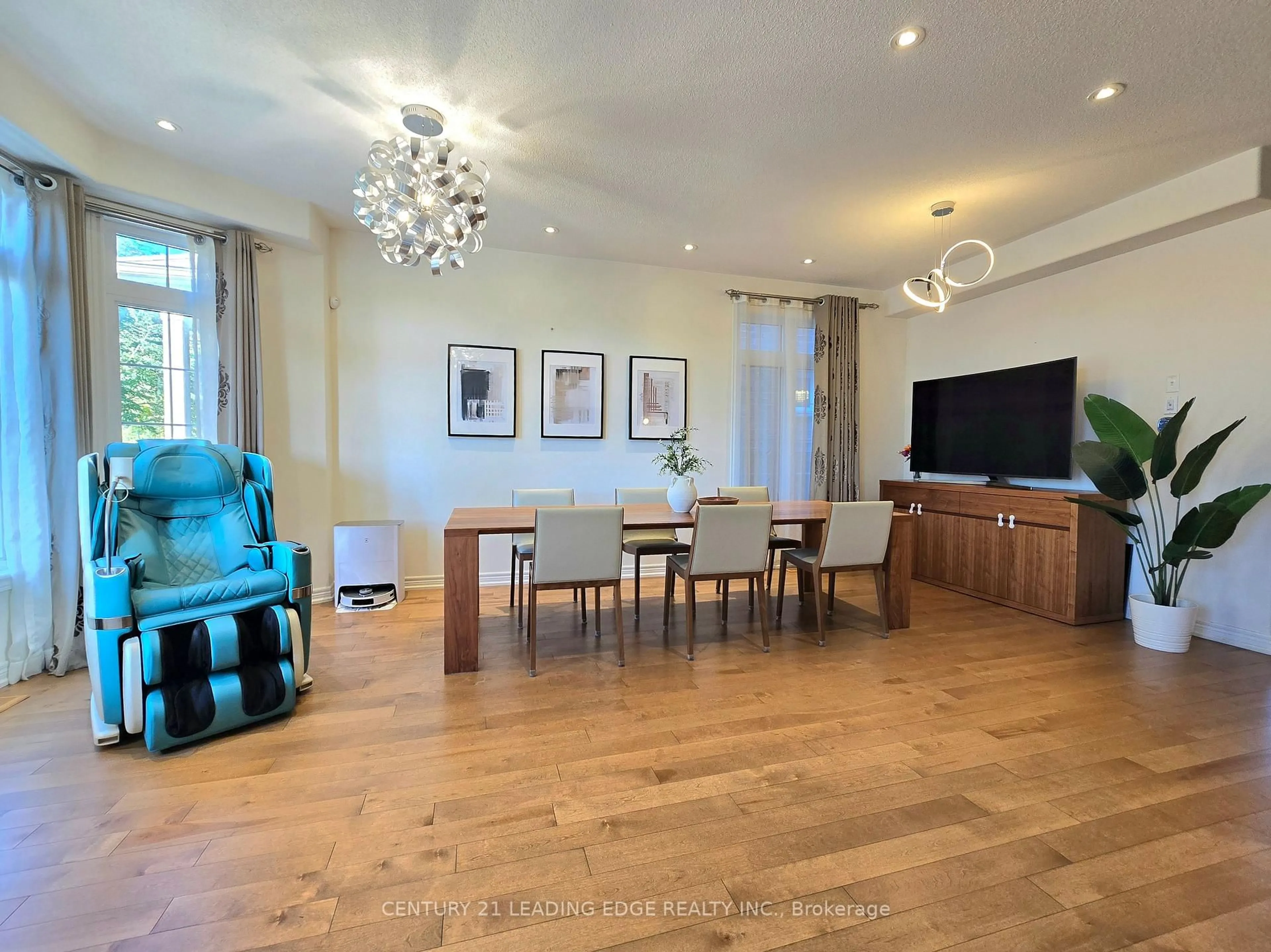 Living room with furniture, wood/laminate floor for 483 William Forster Rd, Markham Ontario L6B 0V5