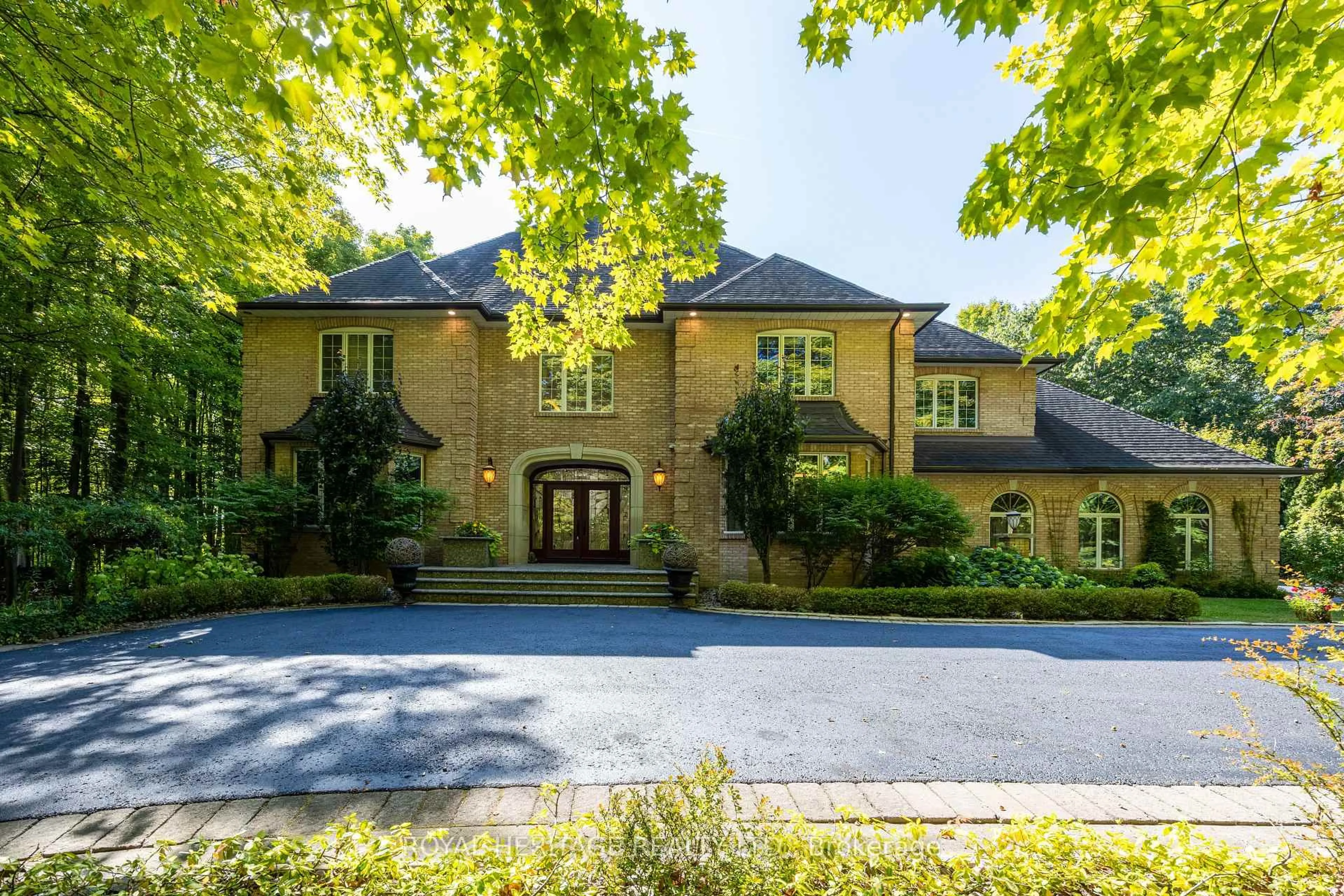 Home with brick exterior material, unknown for 226 Forest Ridge Rd, Richmond Hill Ontario L4E 3L8