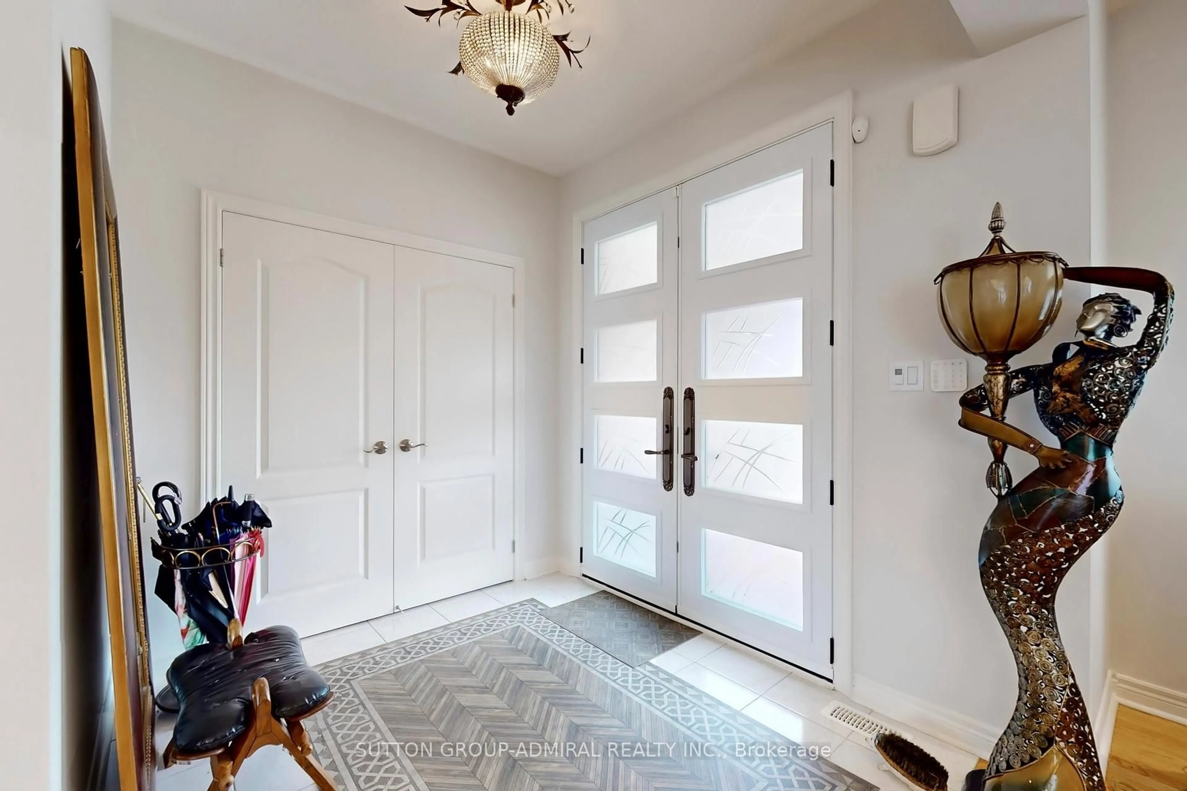 Indoor entryway for 62 Waterton Way, Bradford West Gwillimbury Ontario L3Z 0R3