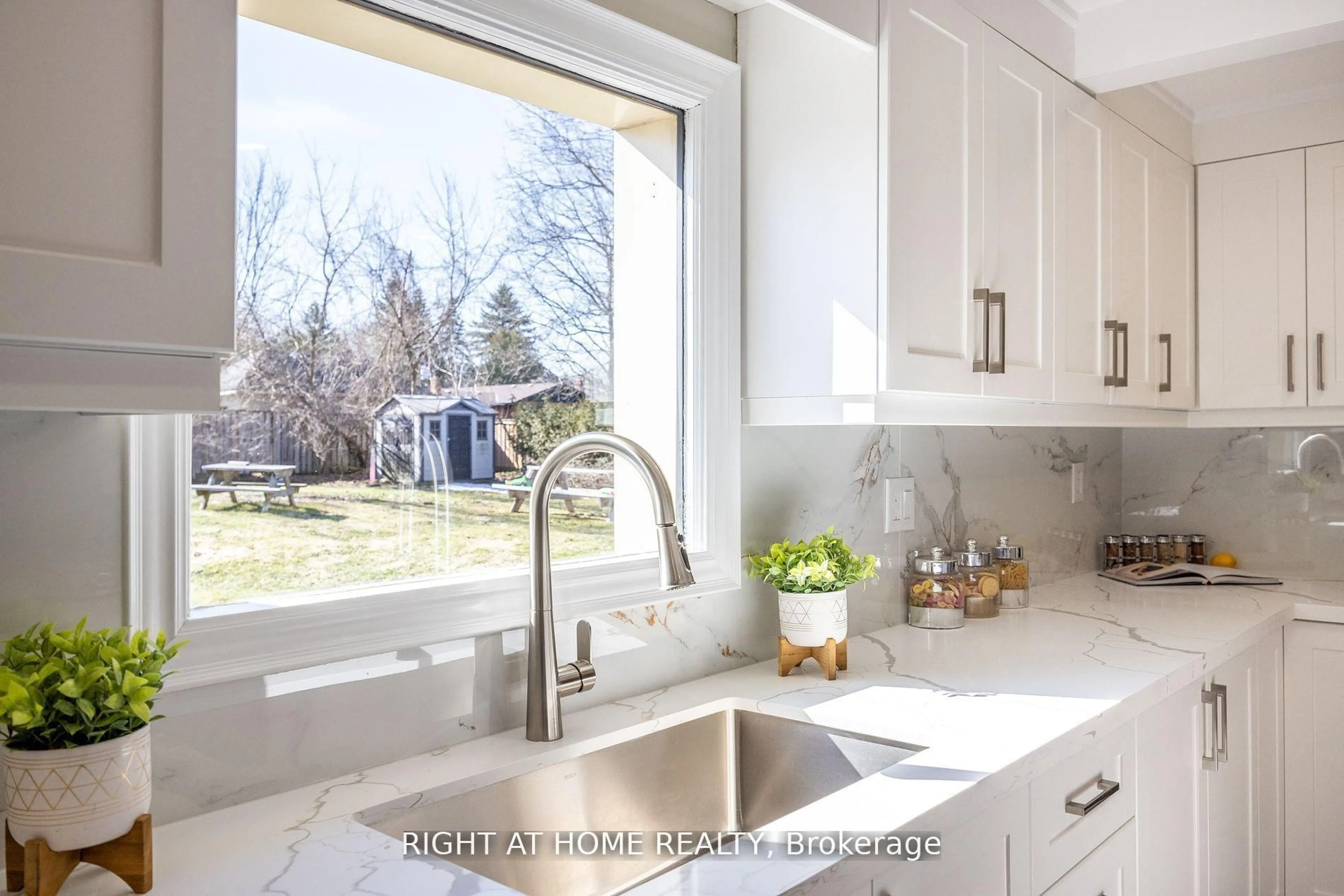 Contemporary kitchen, ceramic/tile floor for 15 Farr Ave, East Gwillimbury Ontario L0G 1V0