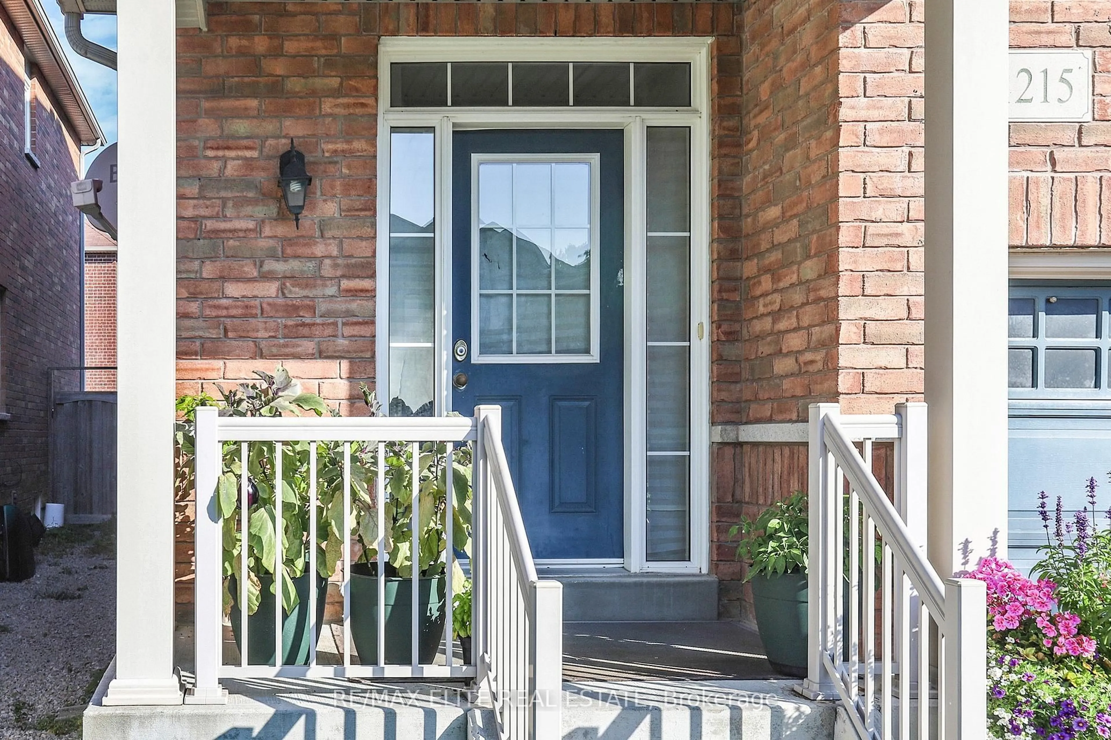 Indoor entryway for 1215 Mccron Cres, Newmarket Ontario L3X 0C5