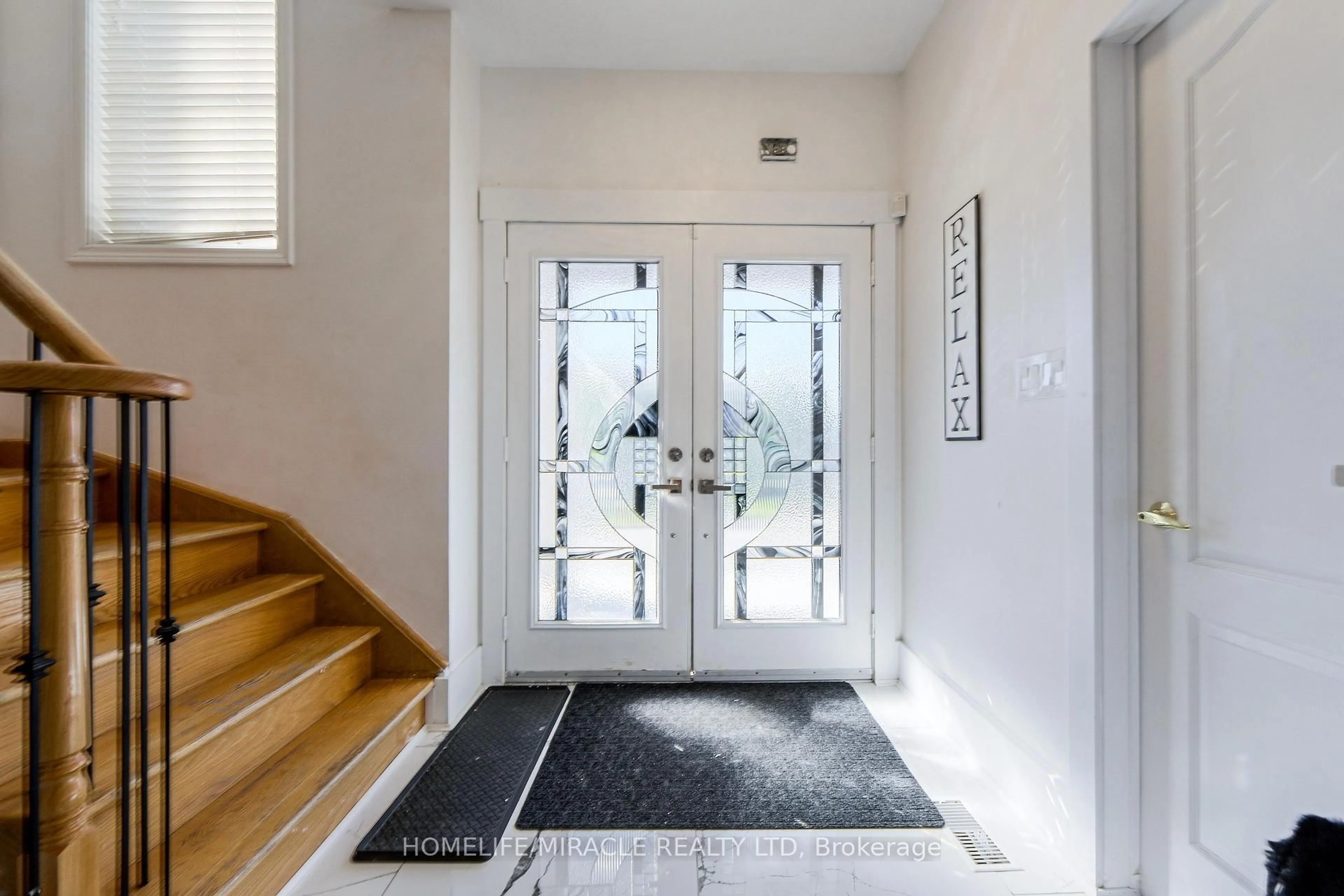 Indoor entryway for 34 Bottero Dr, Vaughan Ontario L6A 3V2