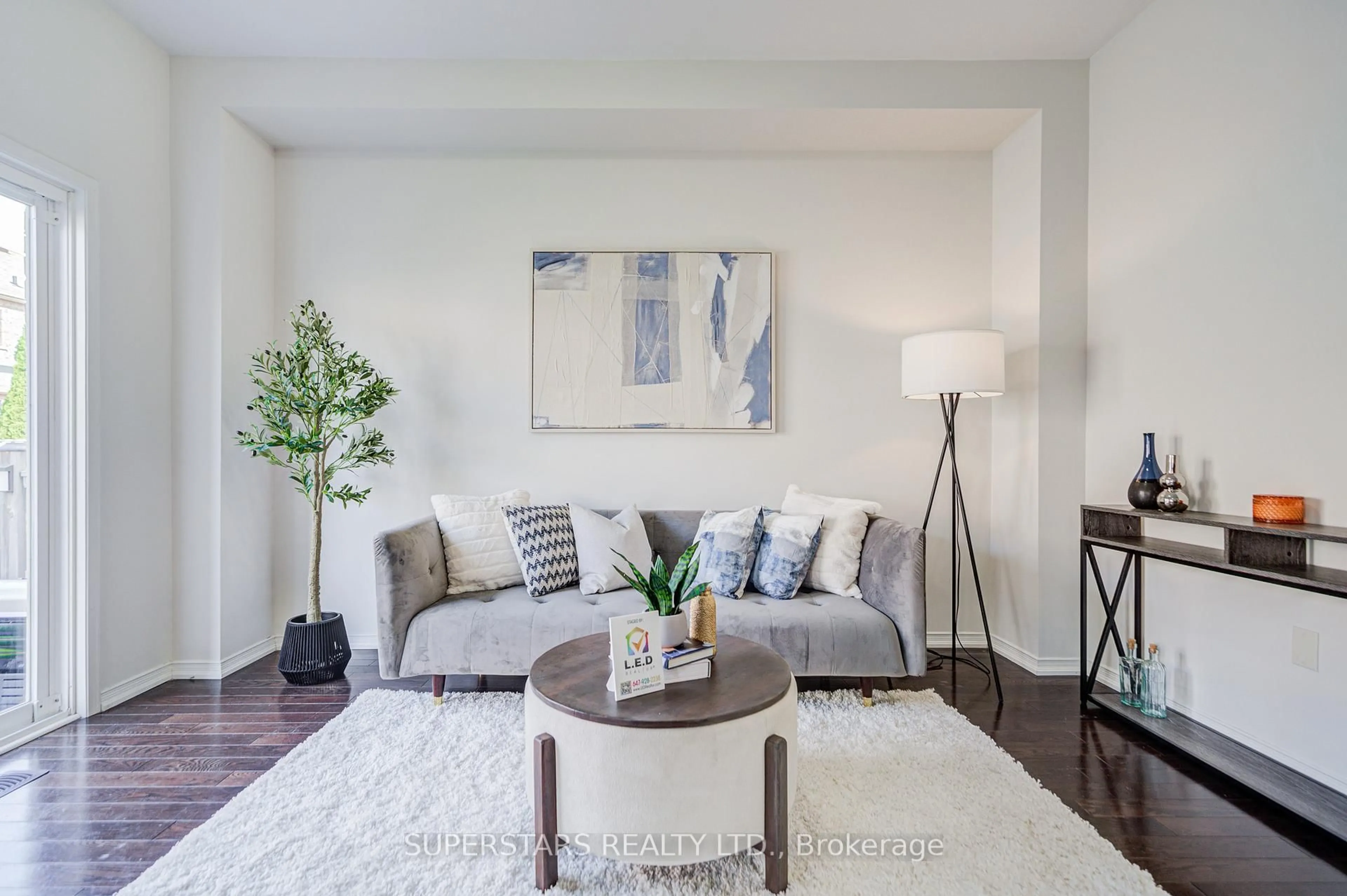 Living room with furniture, unknown for 61 Wilf Morden Rd, Whitchurch-Stouffville Ontario L4A 0K1