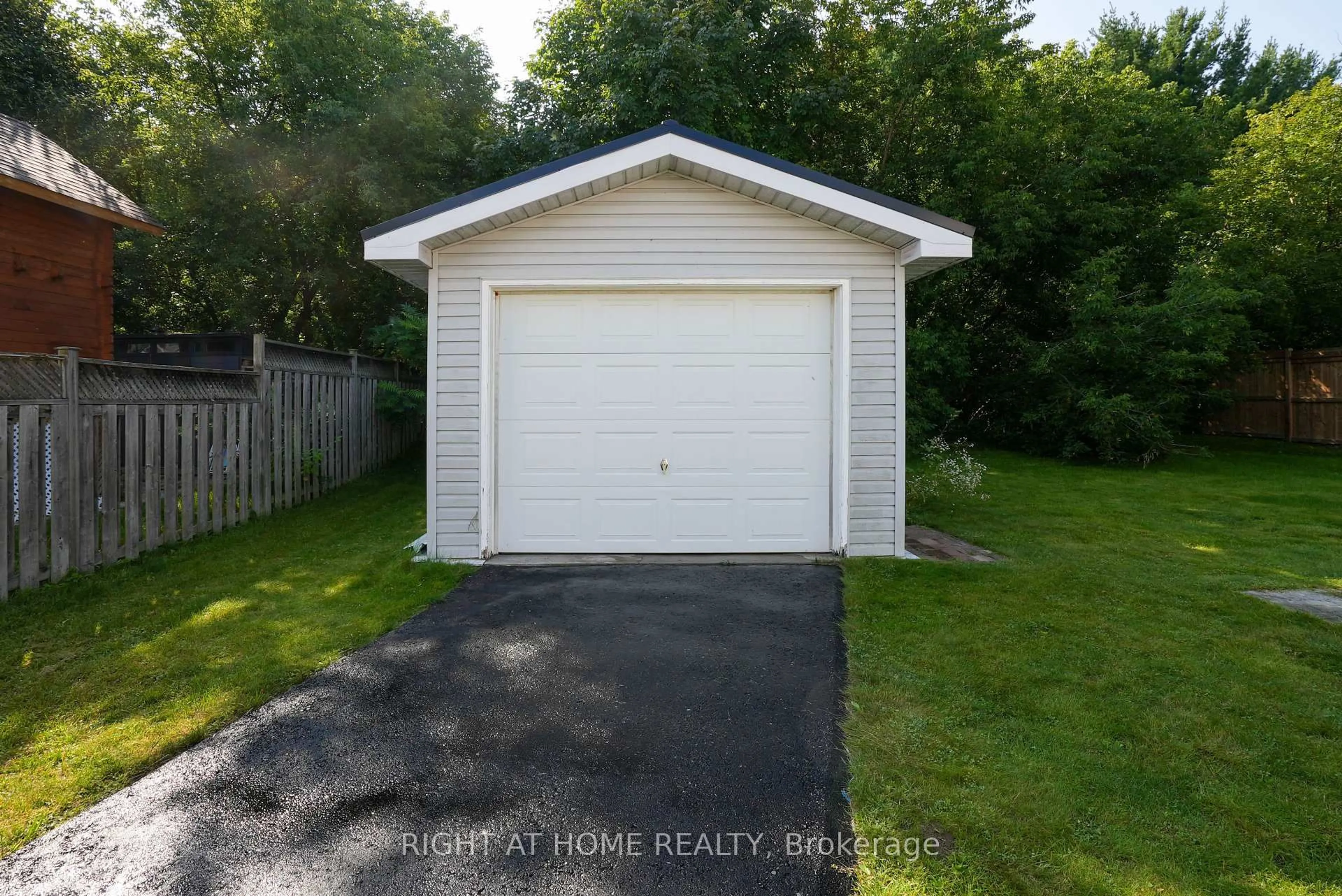 Indoor garage for 48 Michael St St, Essa Ontario L3W 0M3