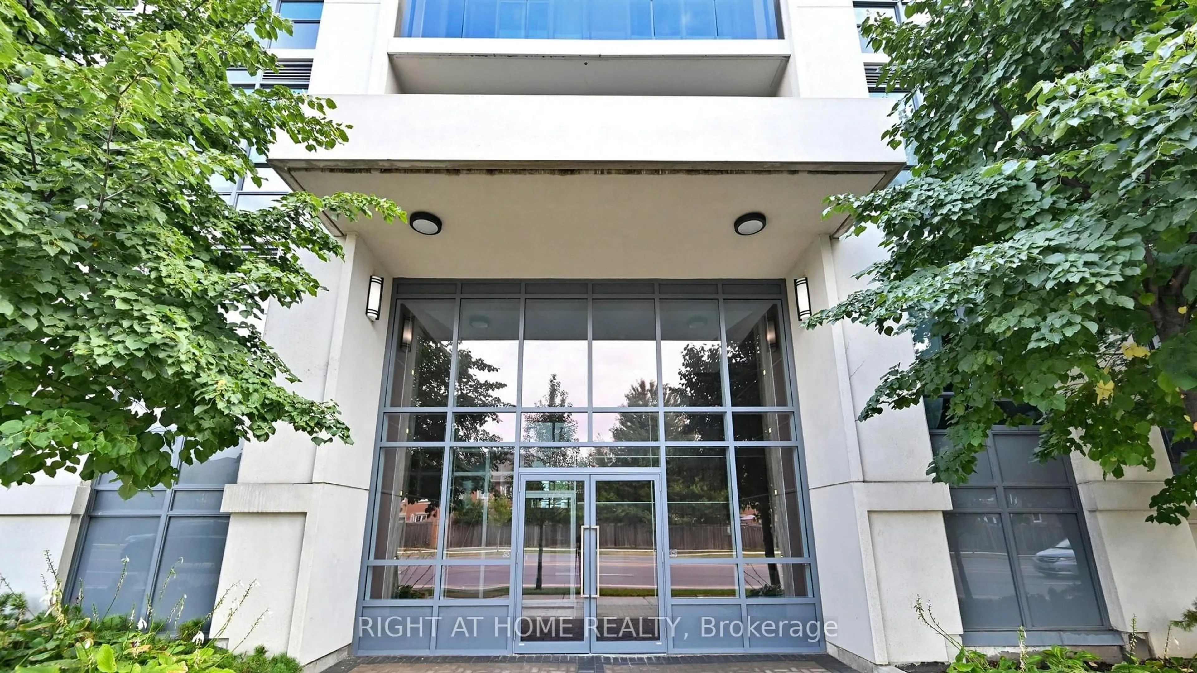 Indoor foyer for 95 North Park Rd #PH16, Vaughan Ontario L4J 0J1