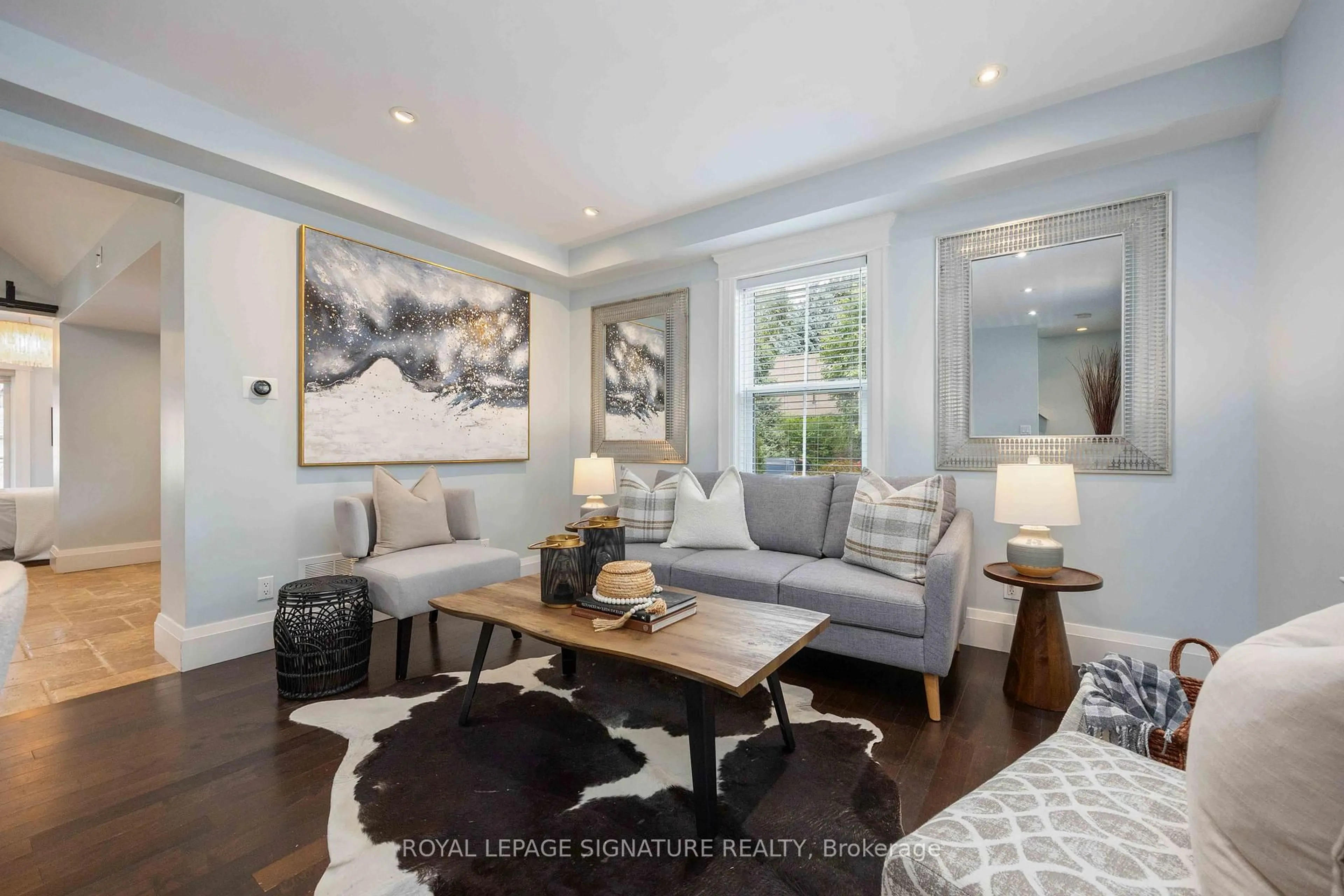 Living room with furniture, wood/laminate floor for 213 Second St, Whitchurch-Stouffville Ontario L4A 1B9