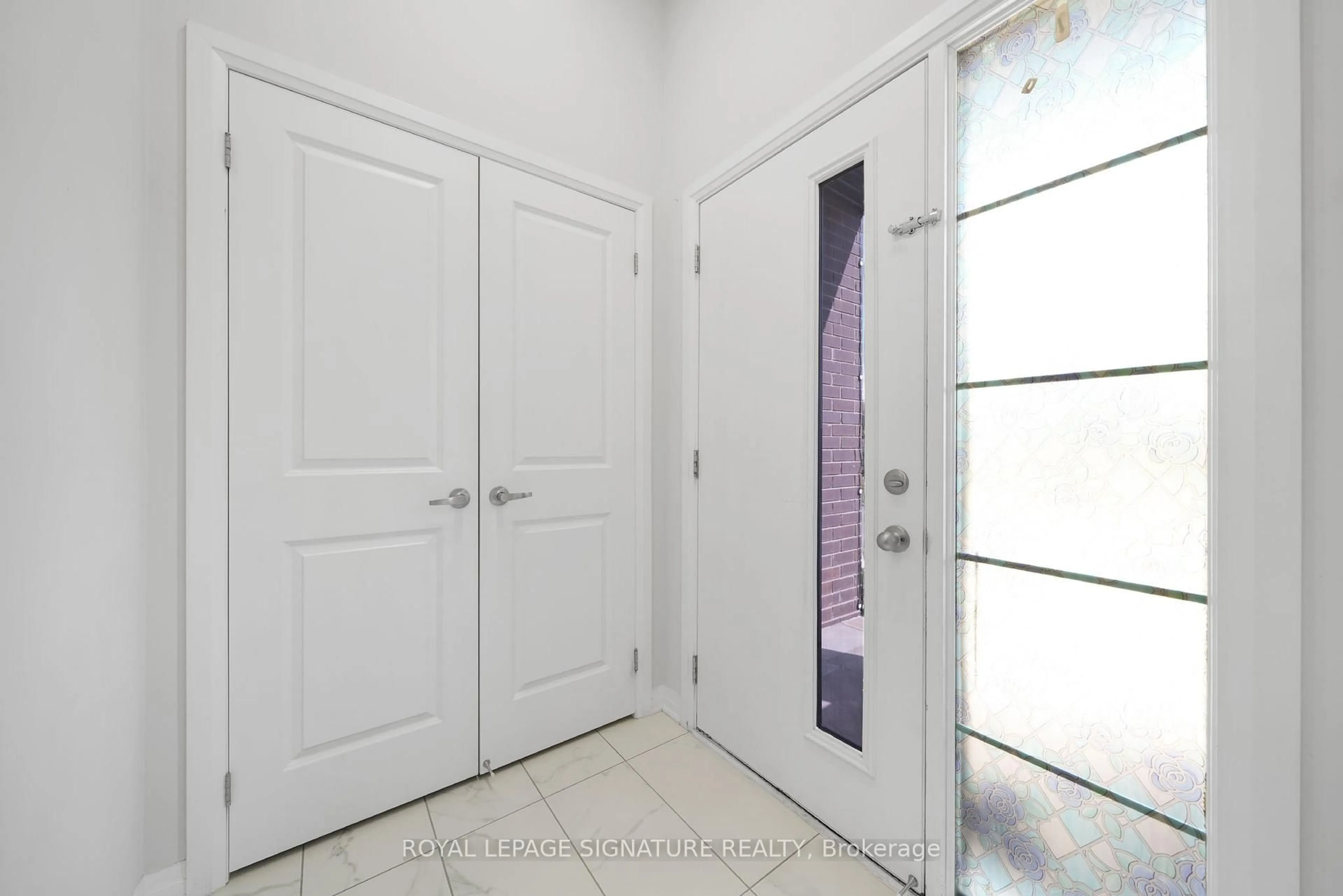 Indoor entryway for 167 Landolfi Way, Bradford West Gwillimbury Ontario L3Z 4L7