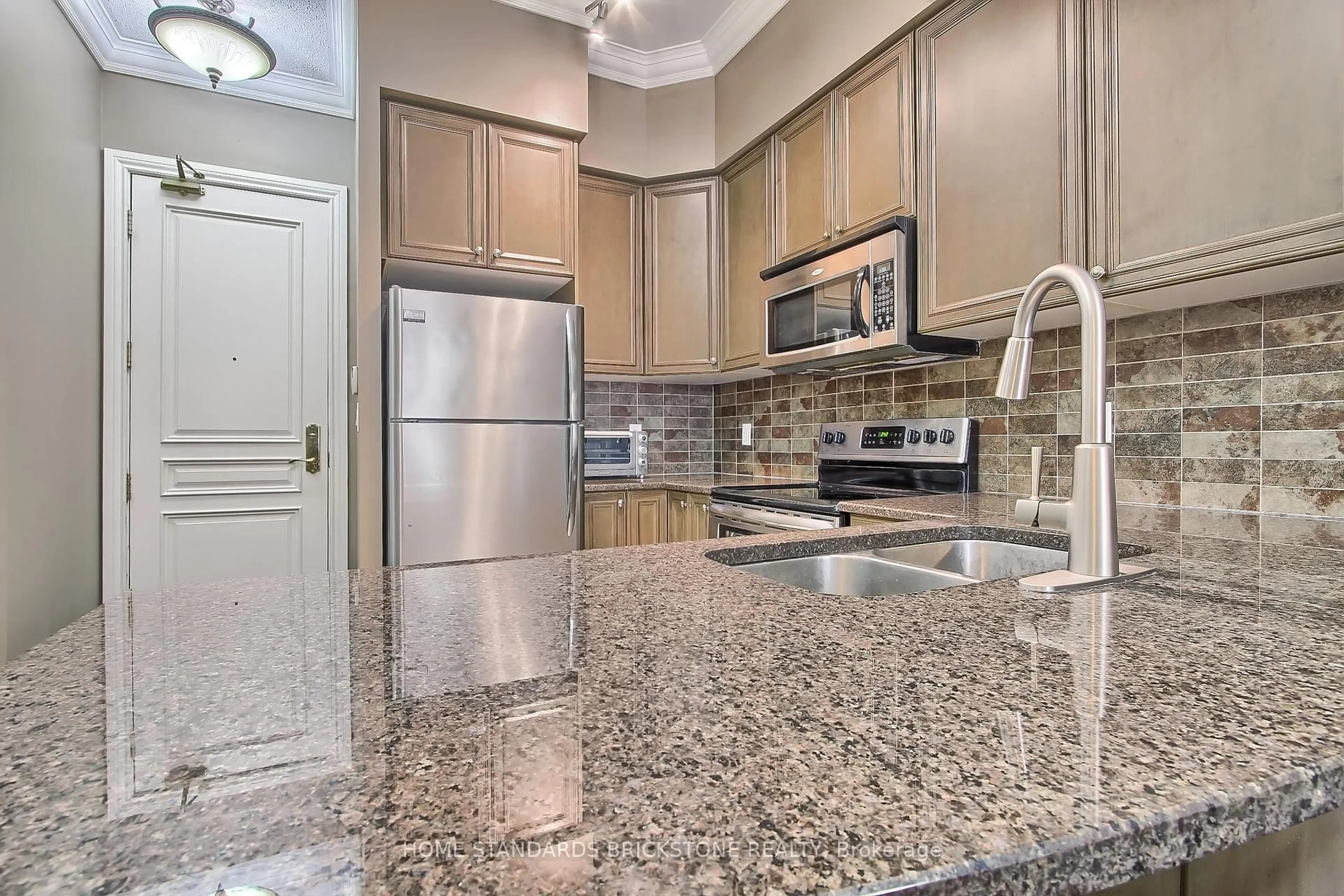 Standard kitchen, ceramic/tile floor for 9225 Jane St #115, Vaughan Ontario L6A 0J7
