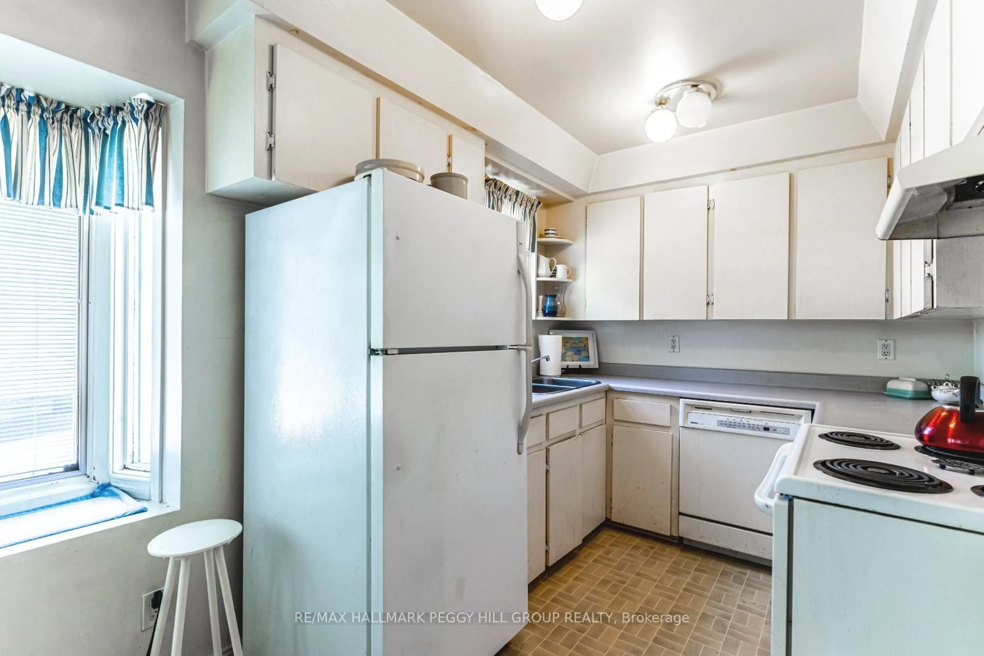 Standard kitchen, unknown for 306 Cawthra Blvd, Newmarket Ontario L3Y 4N8