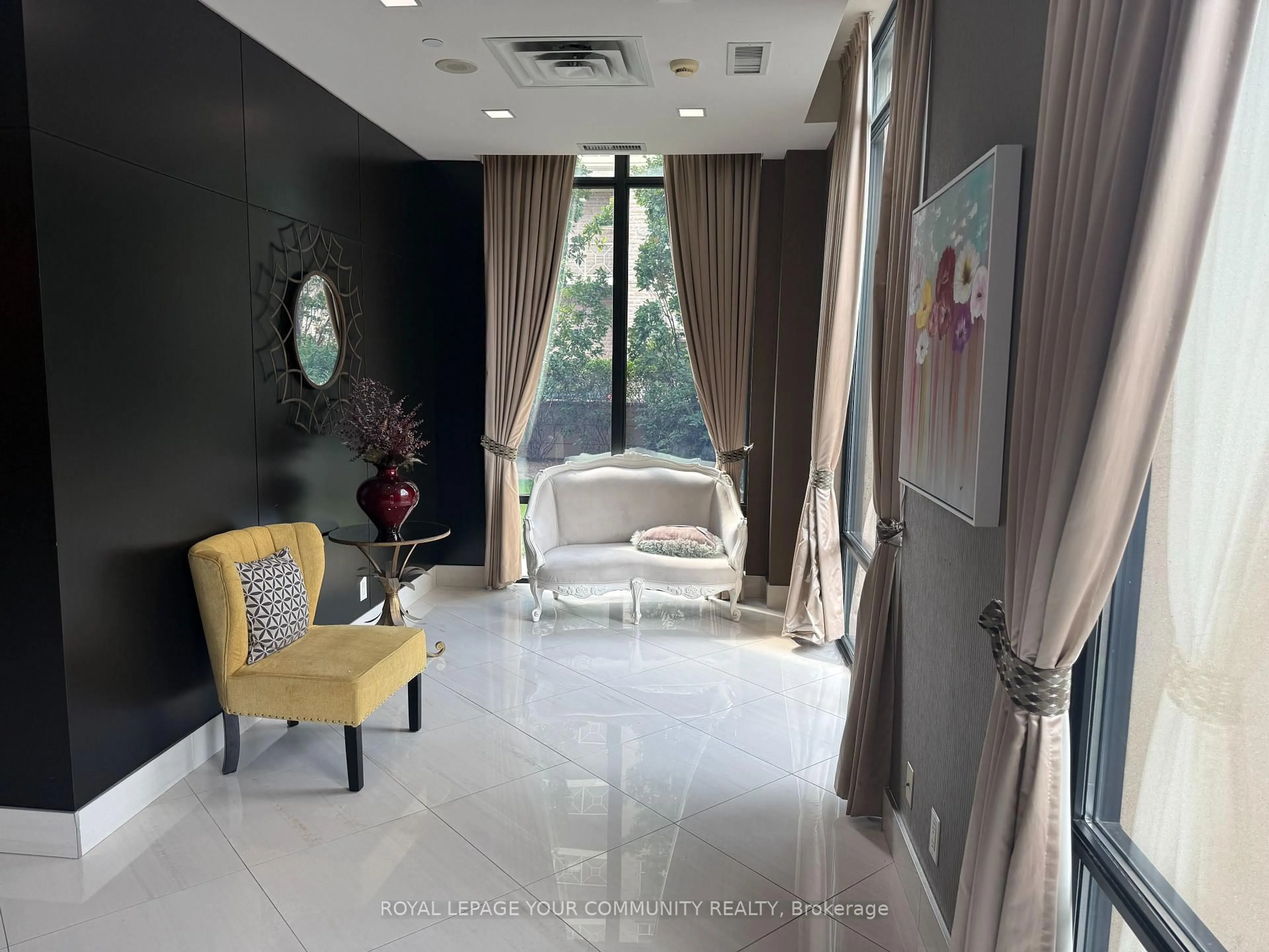 Indoor foyer for 520 Steeles Ave #208, Vaughan Ontario L4J 1A2