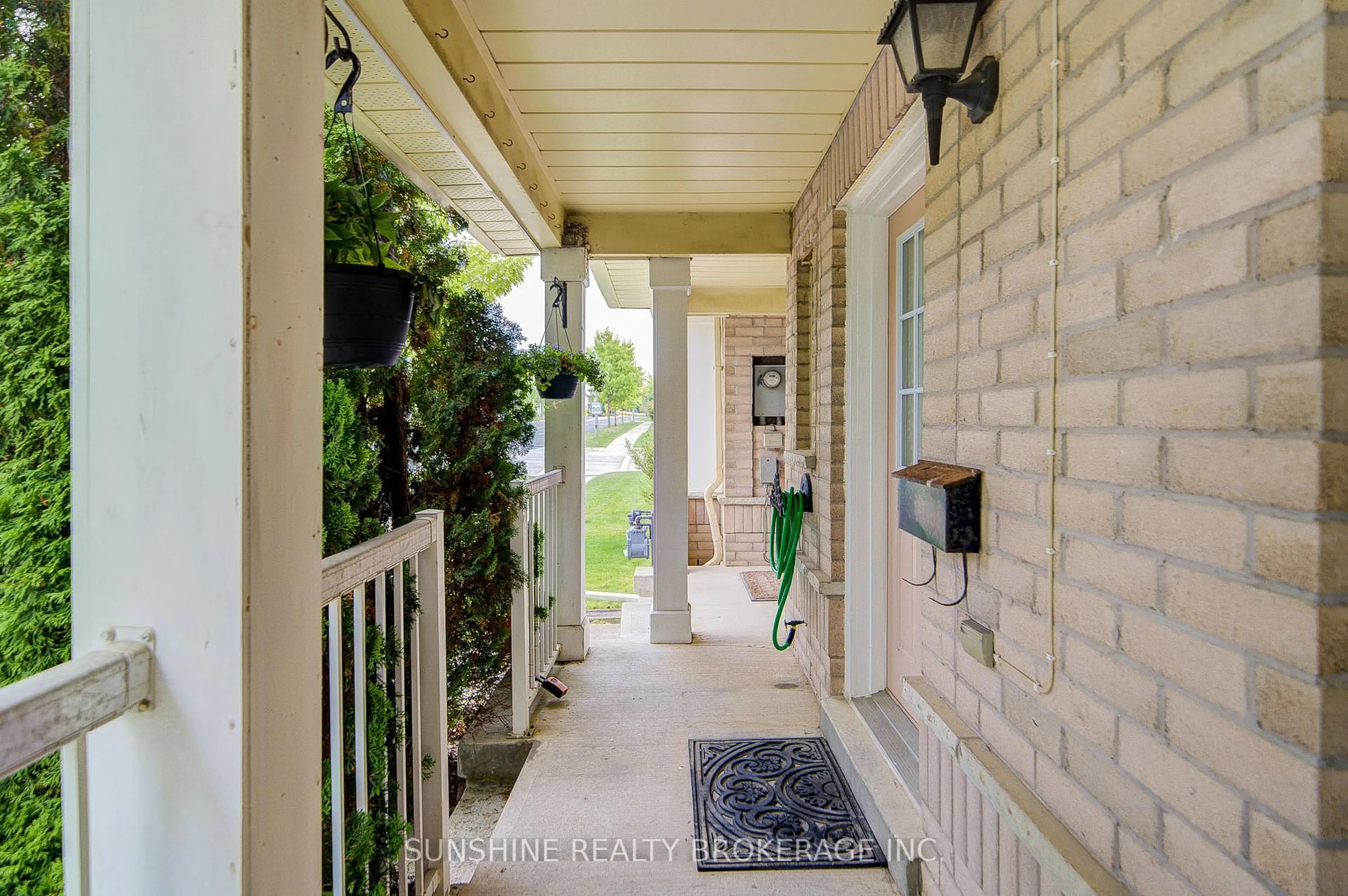 Indoor entryway for 357 Bur Oak Ave, Markham Ontario L6C 2V2