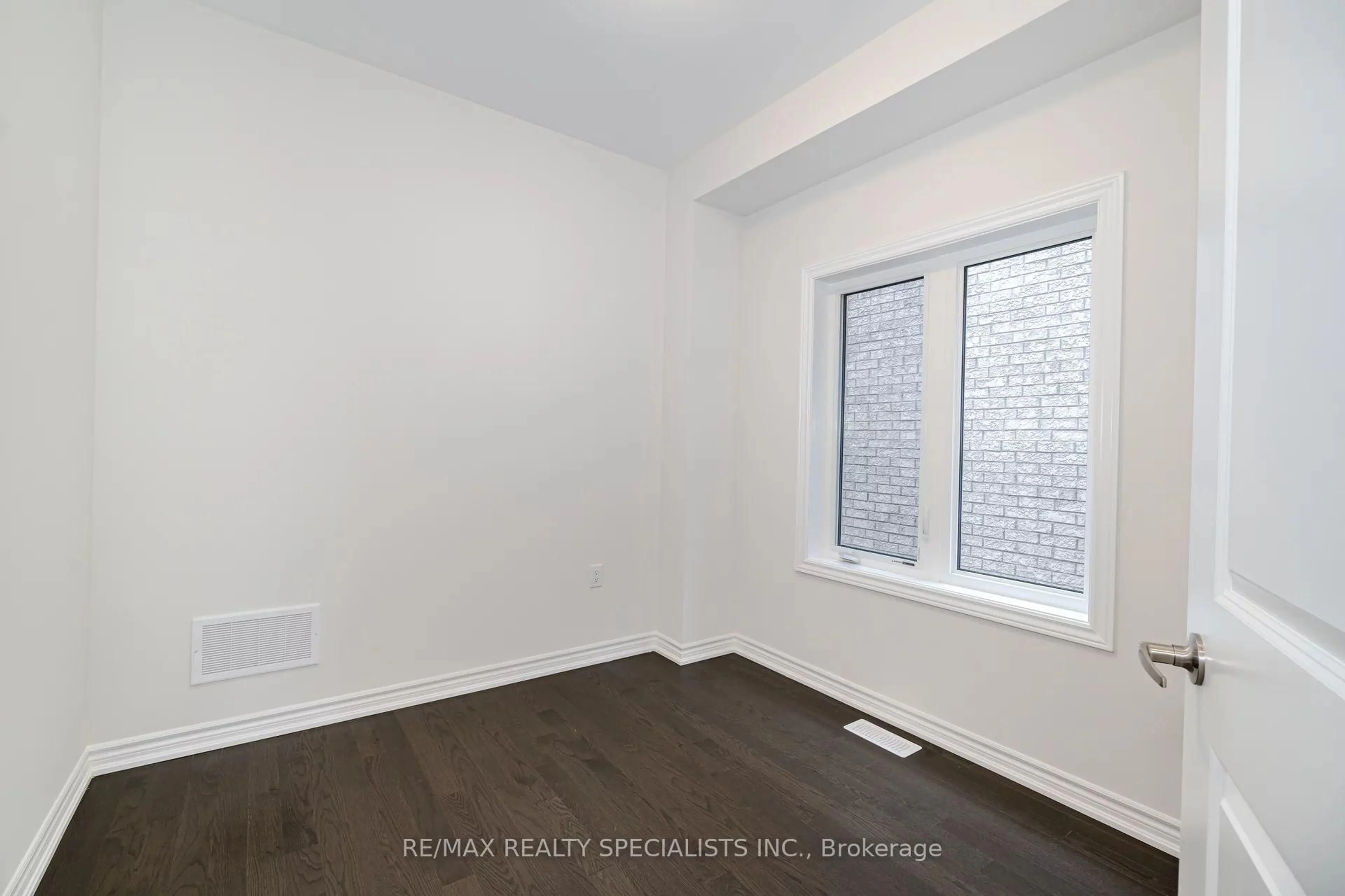 A pic of a room for 1503 Prentice Rd, Innisfil Ontario L9S 4R7