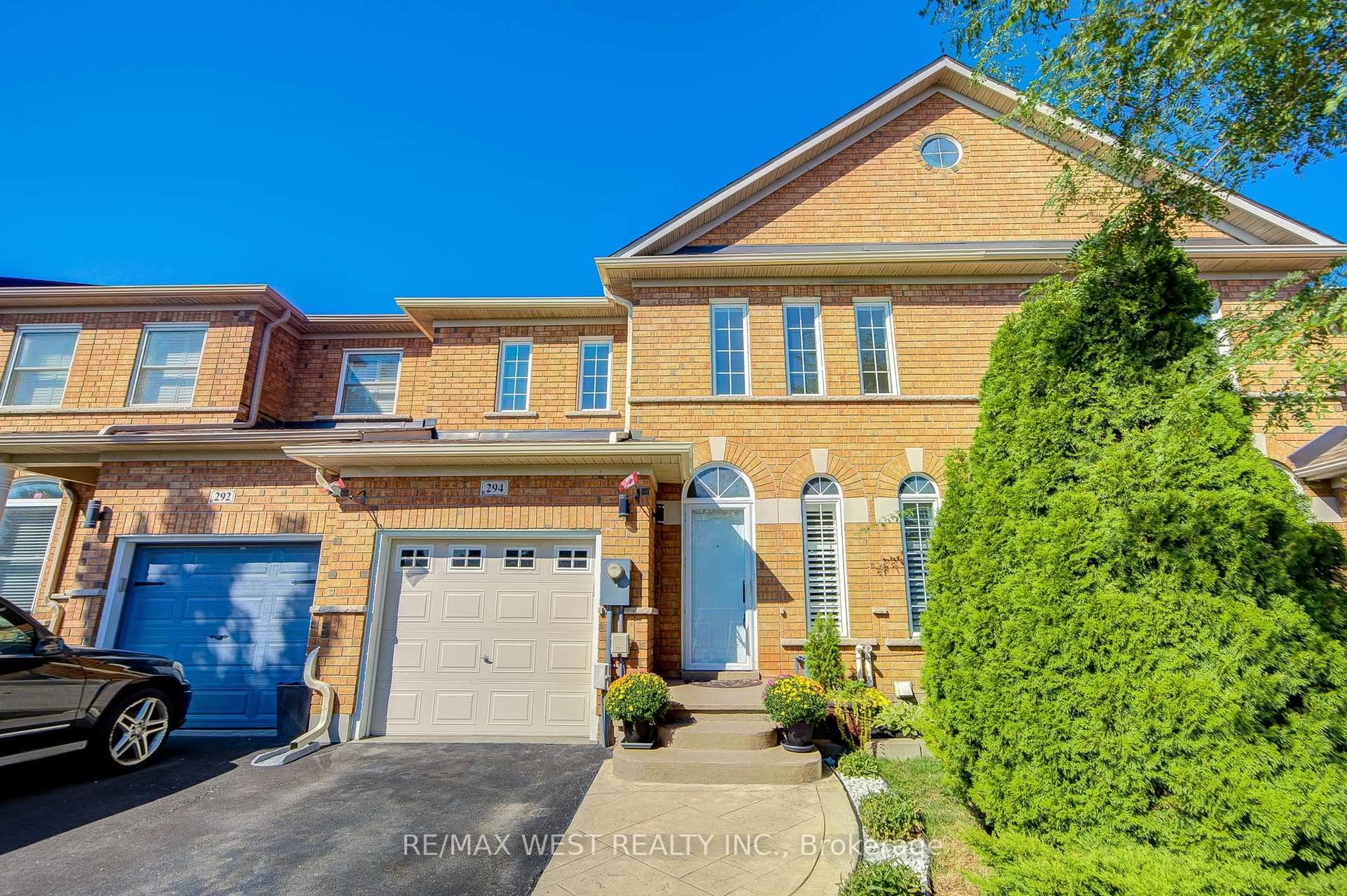 Home with brick exterior material, street for 294 Hawkview Blvd, Vaughan Ontario L4H 2G7