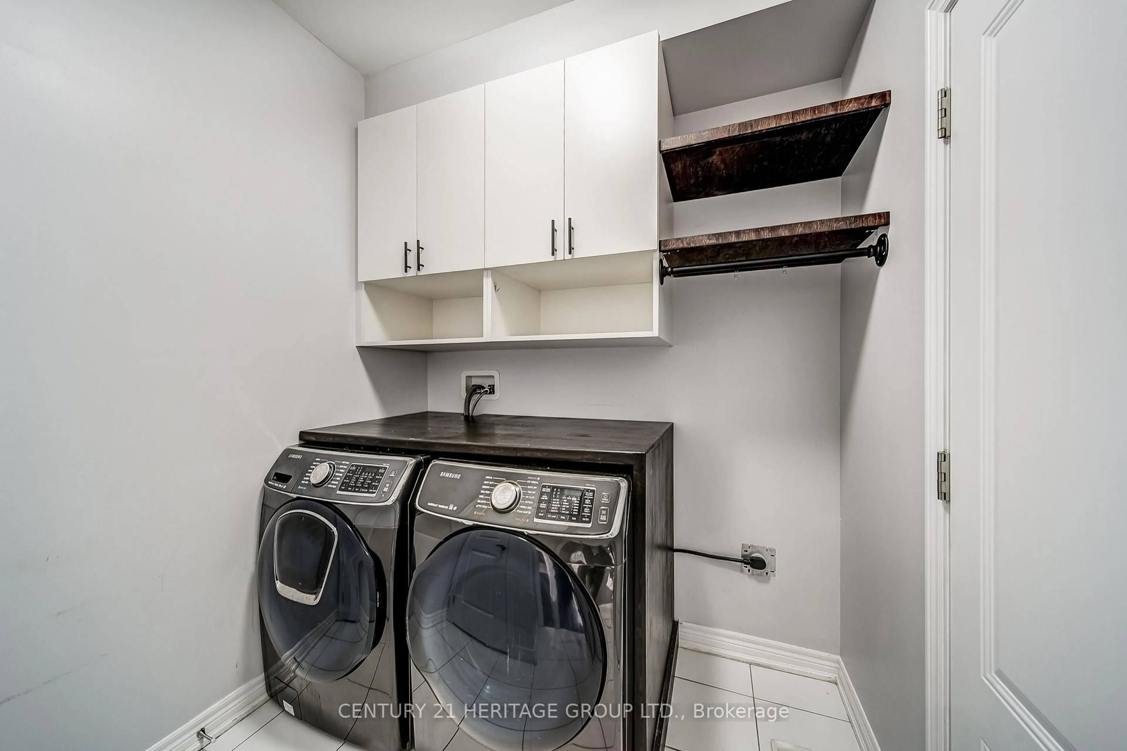 Laundry room for 1961 McNeil St, Innisfil Ontario L9S 4B7