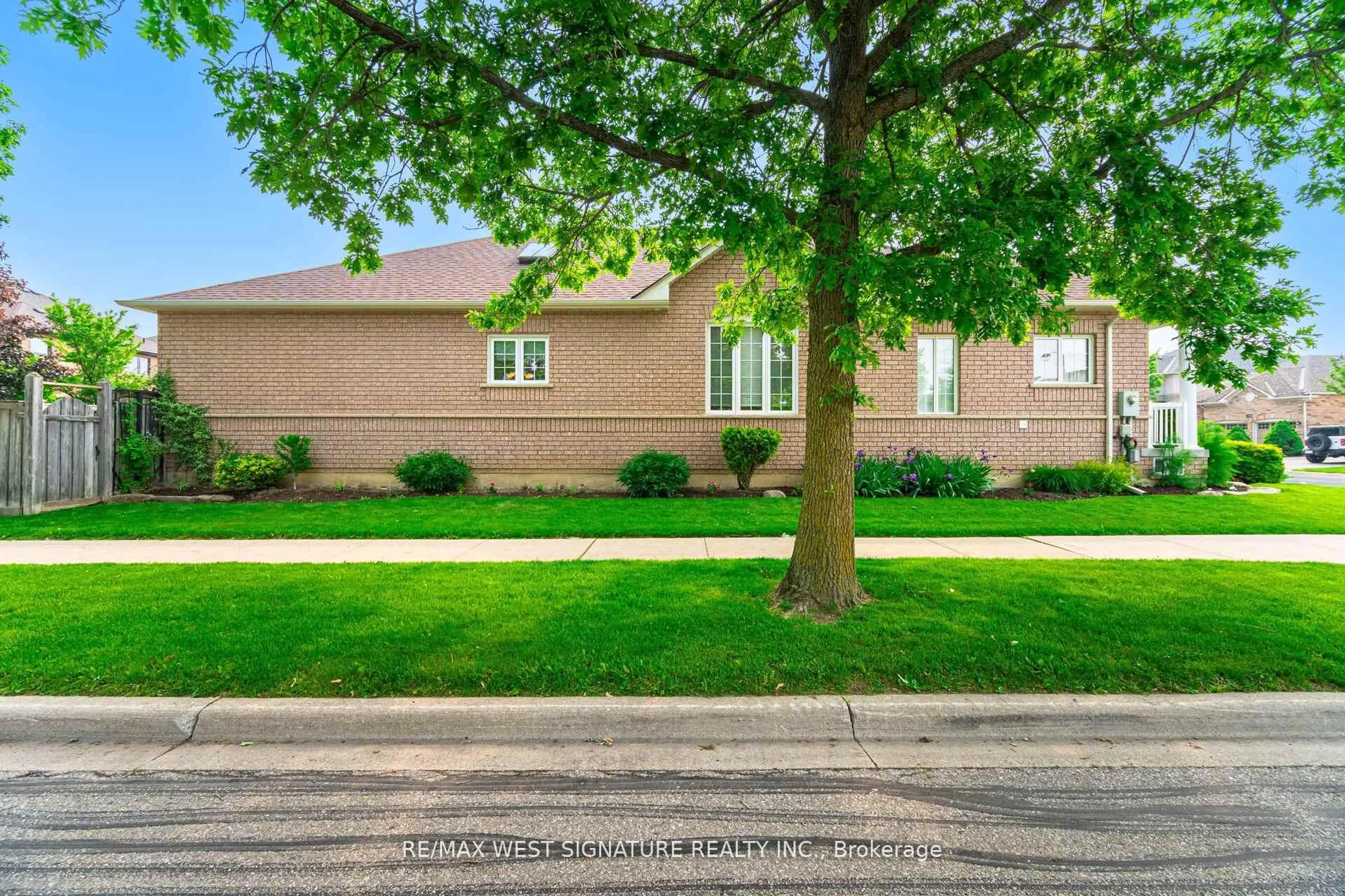 Home with brick exterior material, street for 121 Calera Cres, Vaughan Ontario L4H 1W1