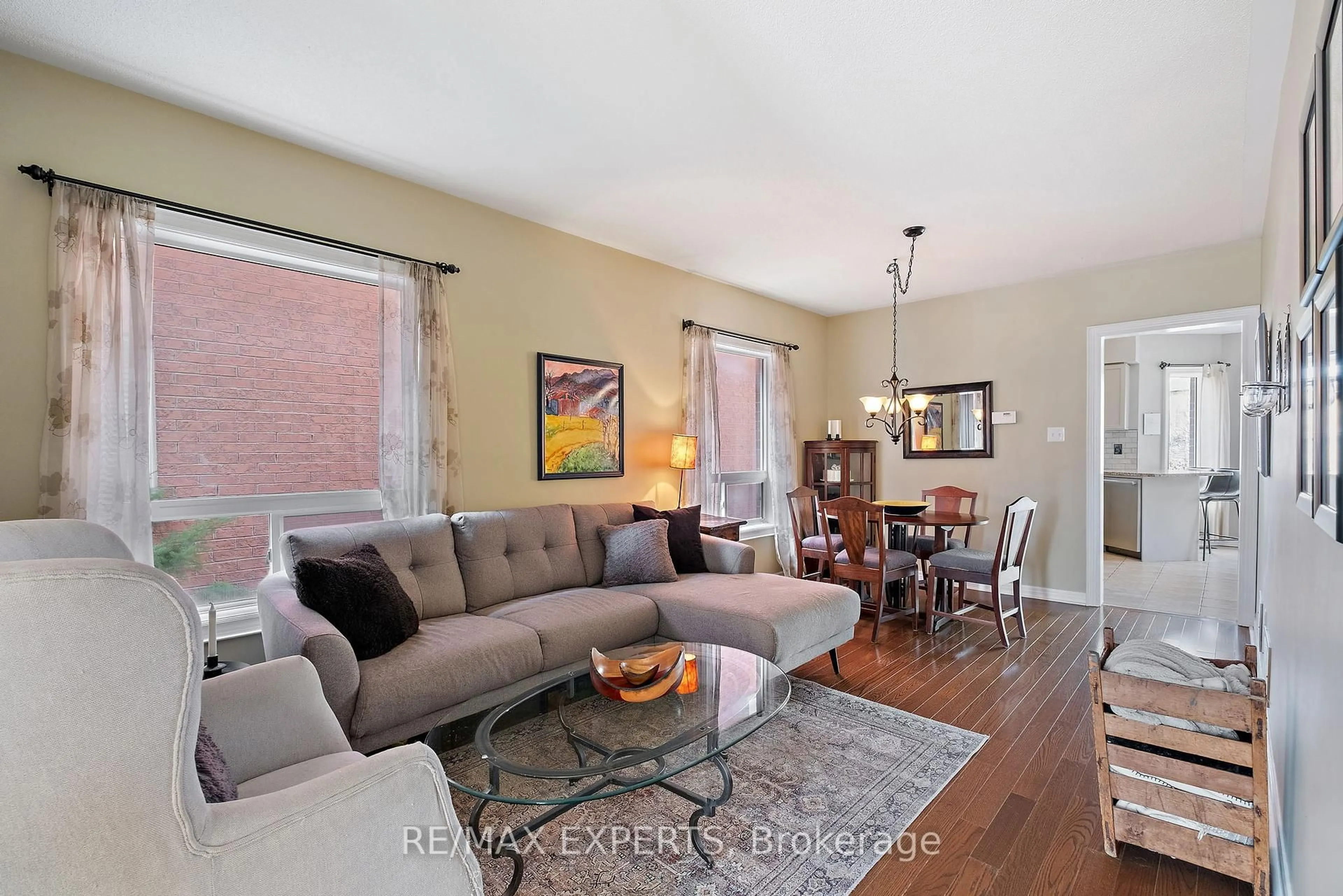 Living room with furniture, unknown for 228 Sawmill Valley Dr, Newmarket Ontario L3X 2W1