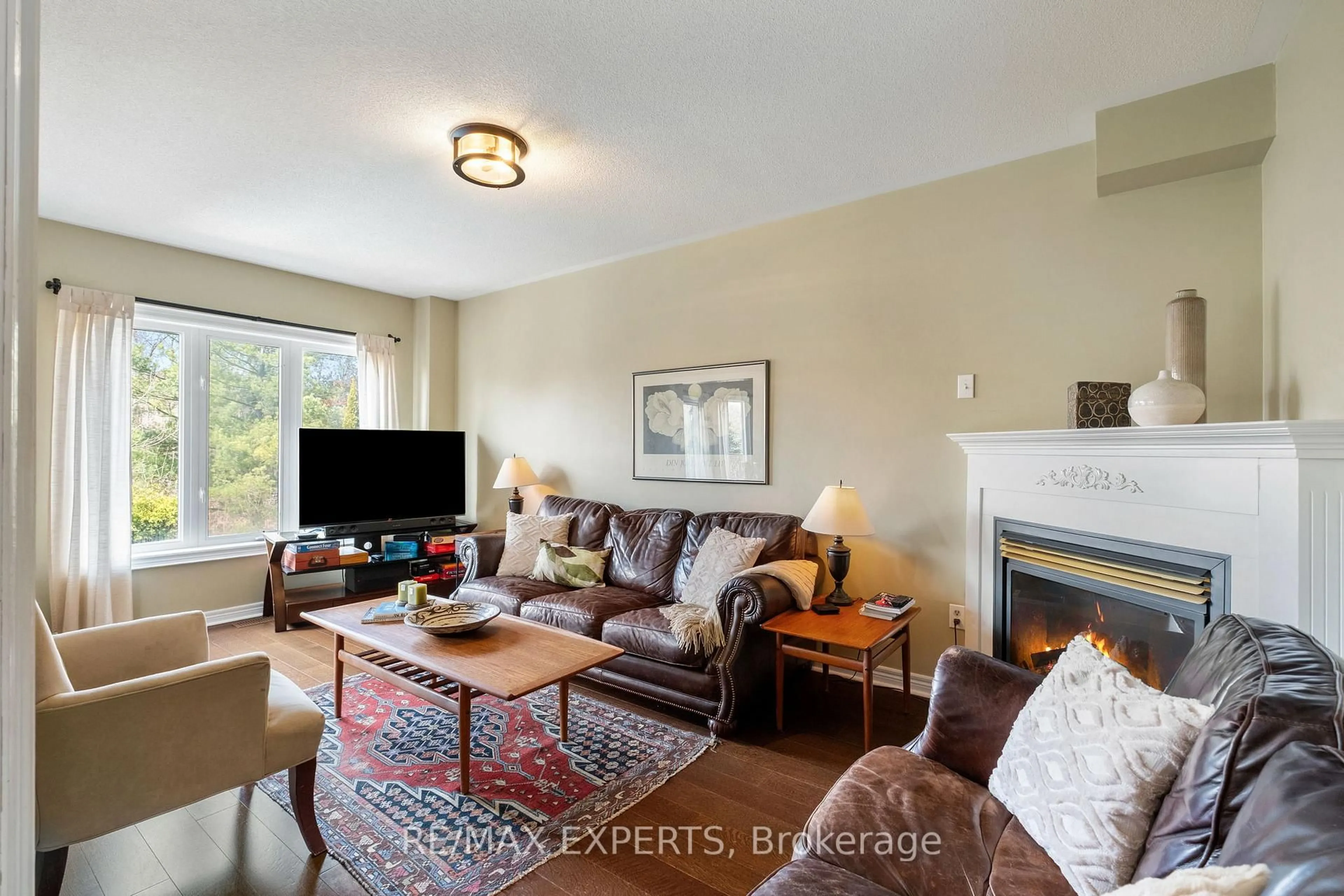 Living room with furniture, unknown for 228 Sawmill Valley Dr, Newmarket Ontario L3X 2W1