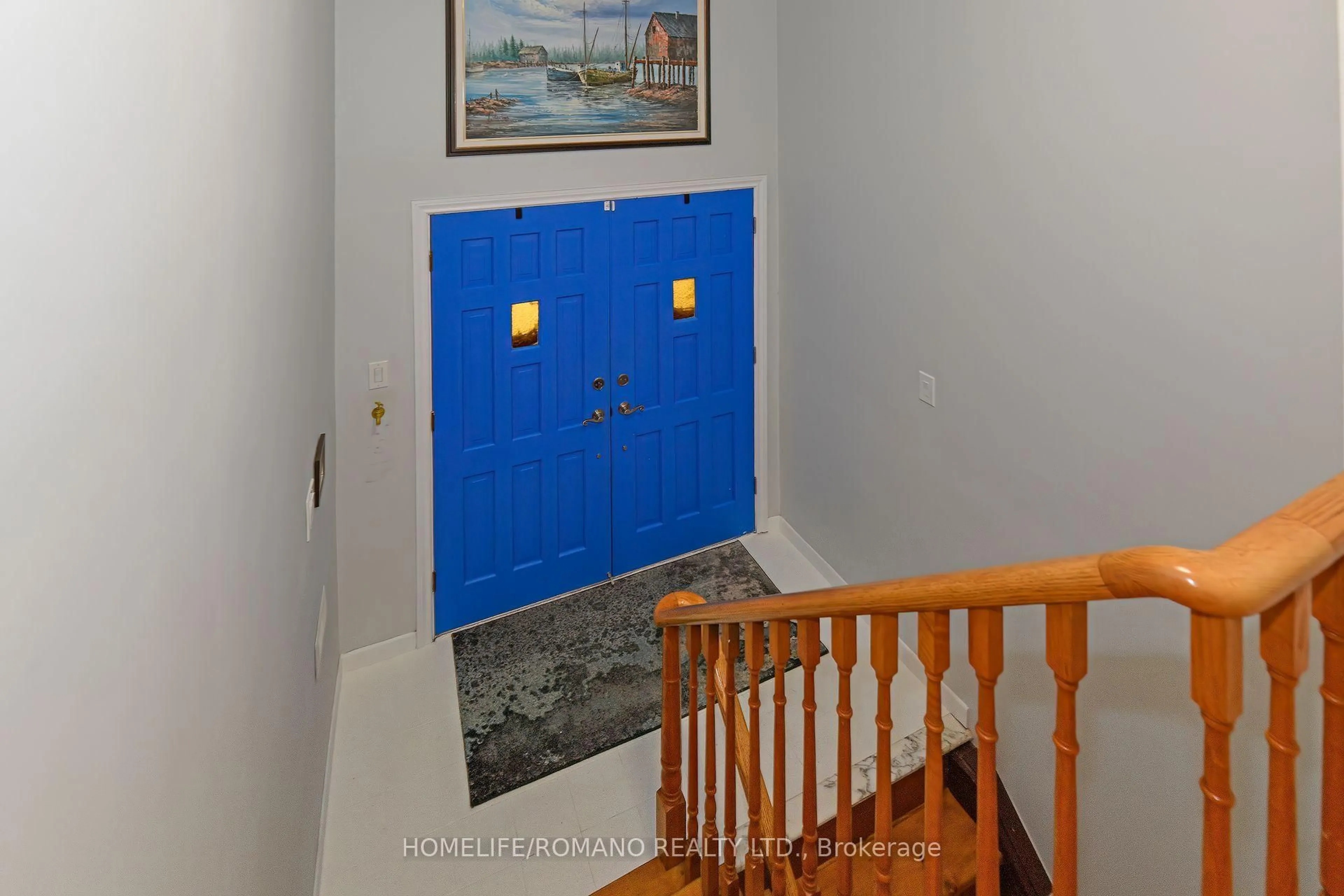 Indoor foyer for 26 Quaker Ridge Rd, Vaughan Ontario L4K 2E7