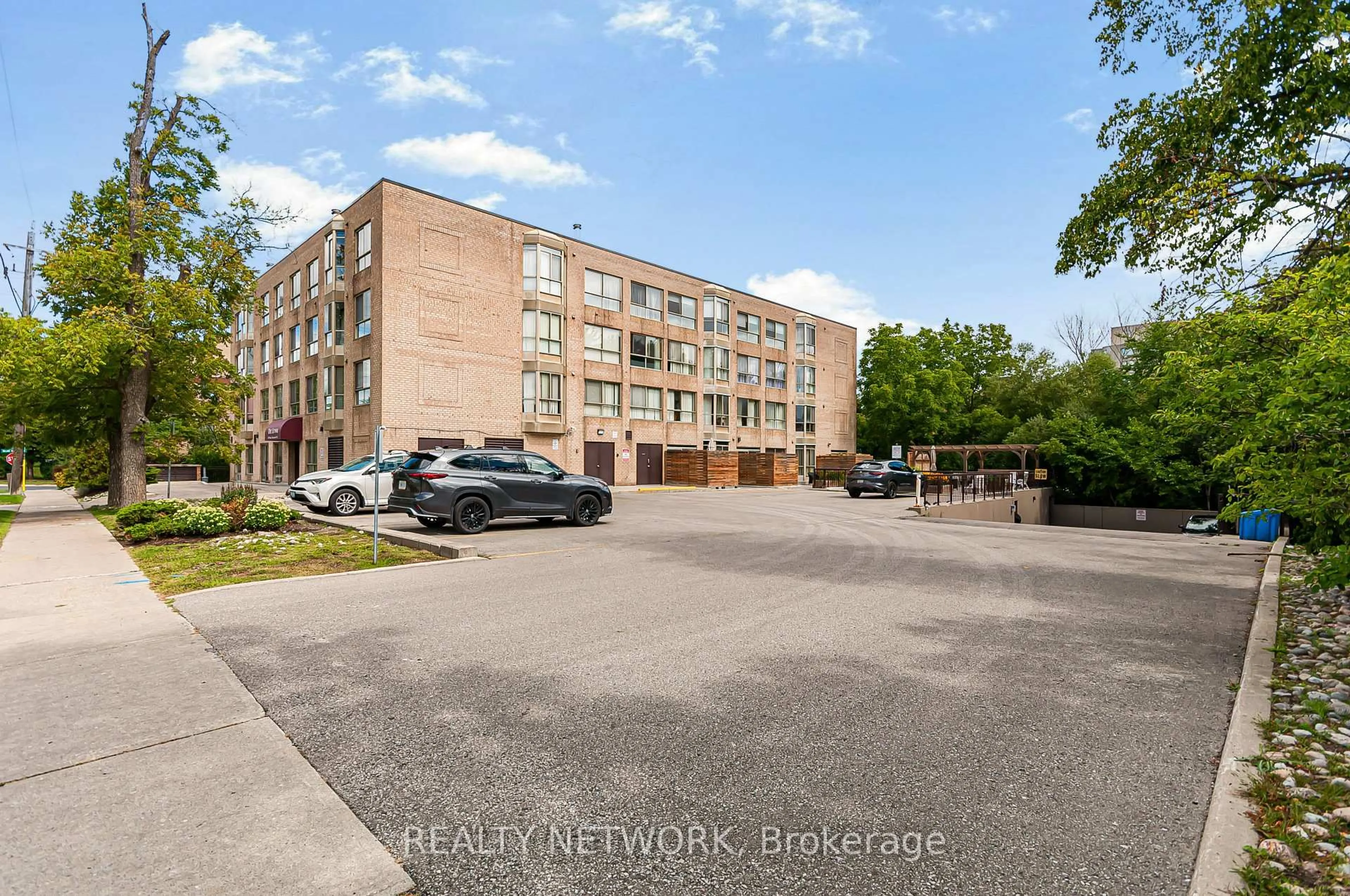 A pic from outside/outdoor area/front of a property/back of a property/a pic from drone, unknown for 249 Major Mackenzie East Dr #106, Richmond Hill Ontario L4C 9M8