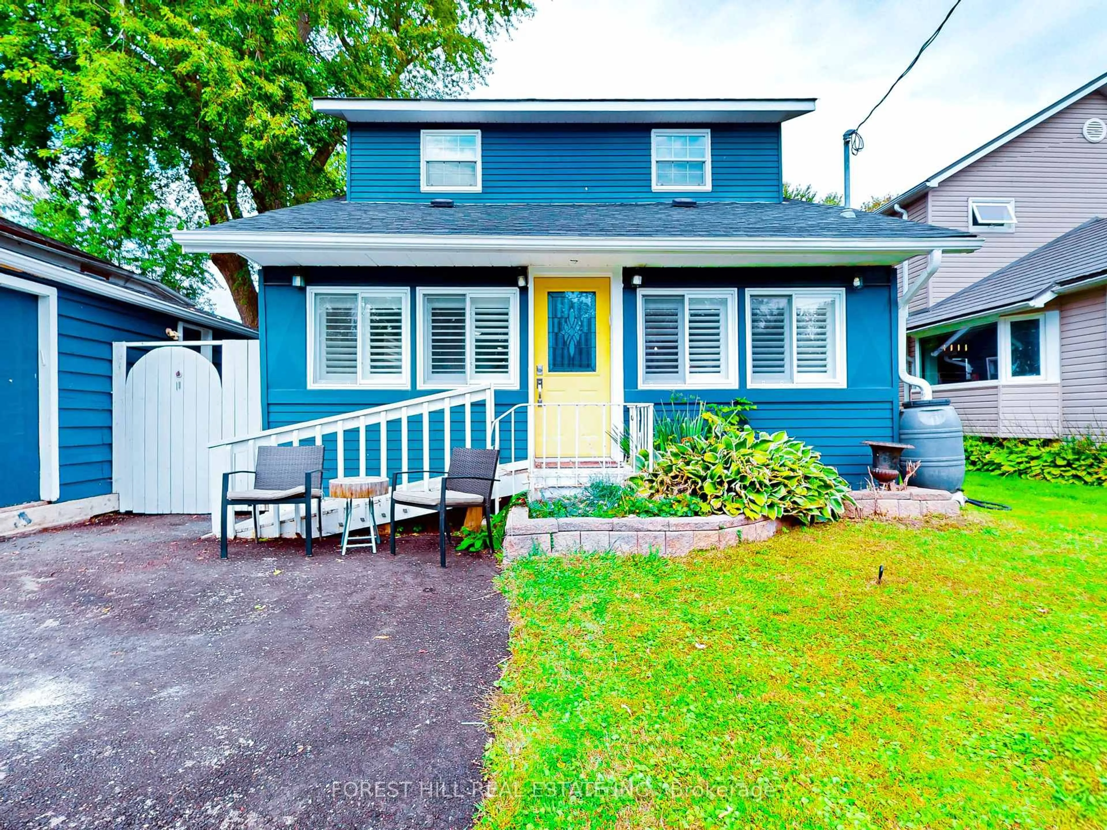Home with vinyl exterior material, street for 254 Pine Beach Dr, Georgina Ontario L4P 2V5