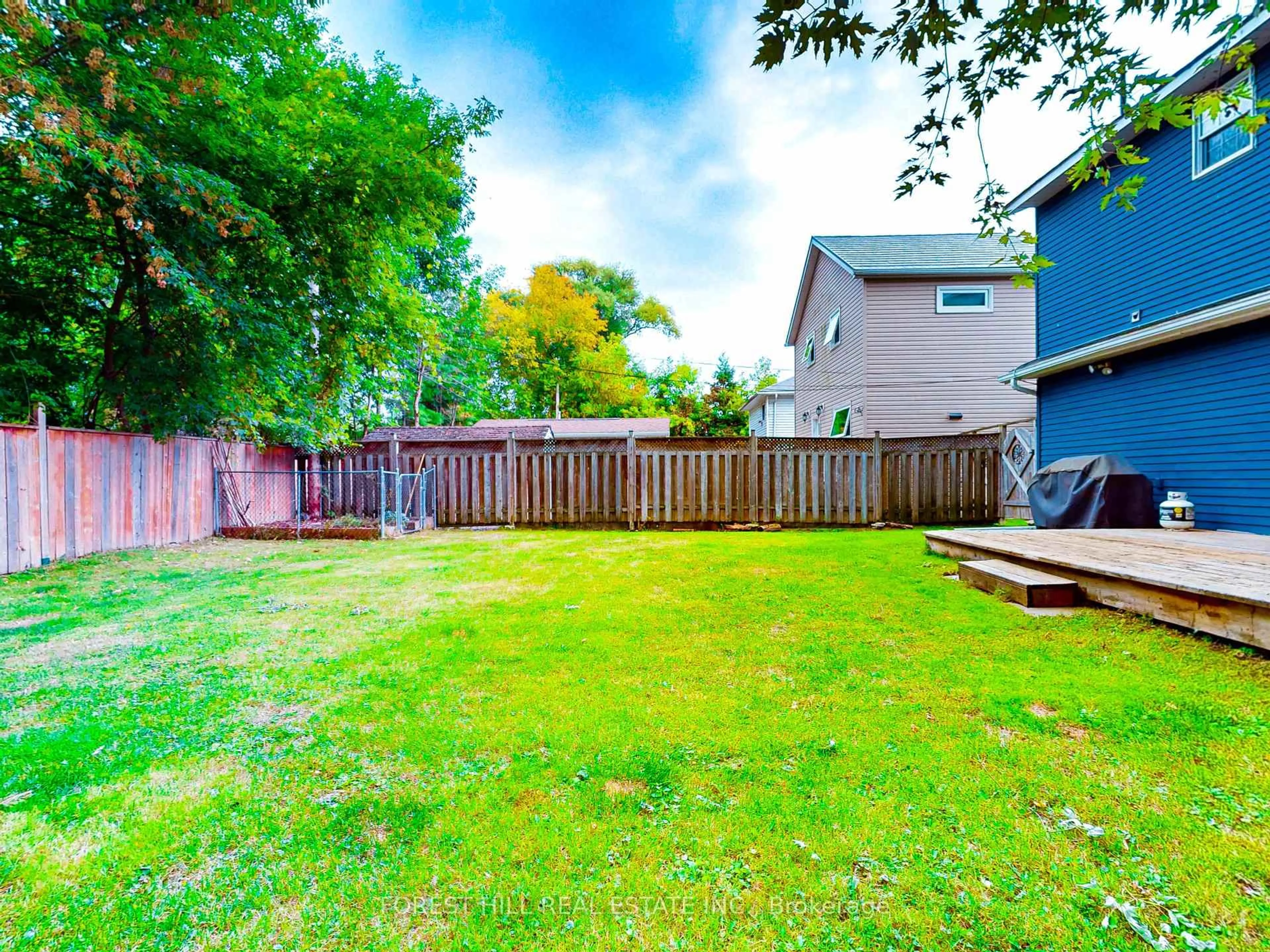 Patio, street for 254 Pine Beach Dr, Georgina Ontario L4P 2V5