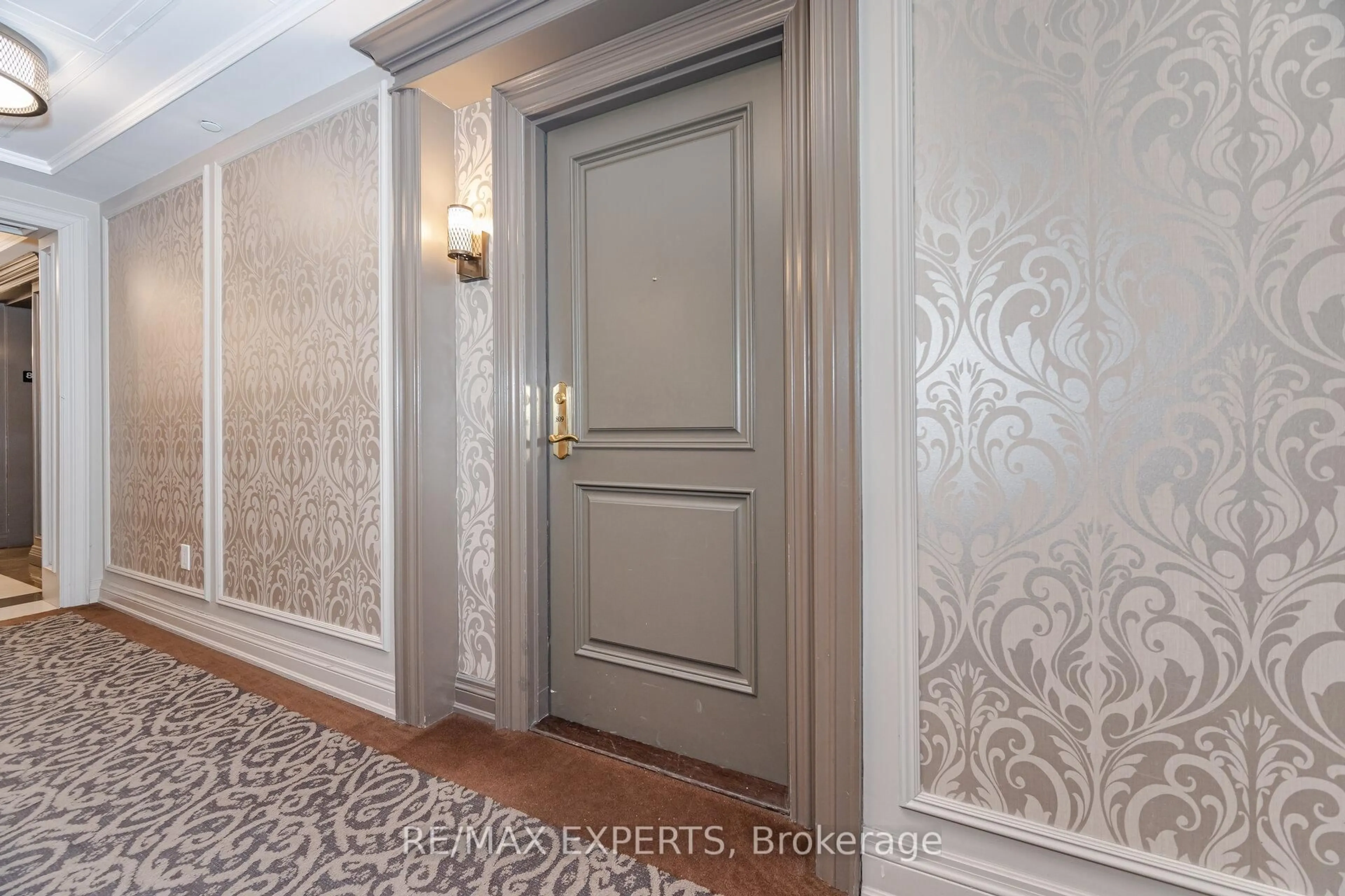 Indoor entryway for 9255 Jane St #809, Vaughan Ontario L6A 0K1