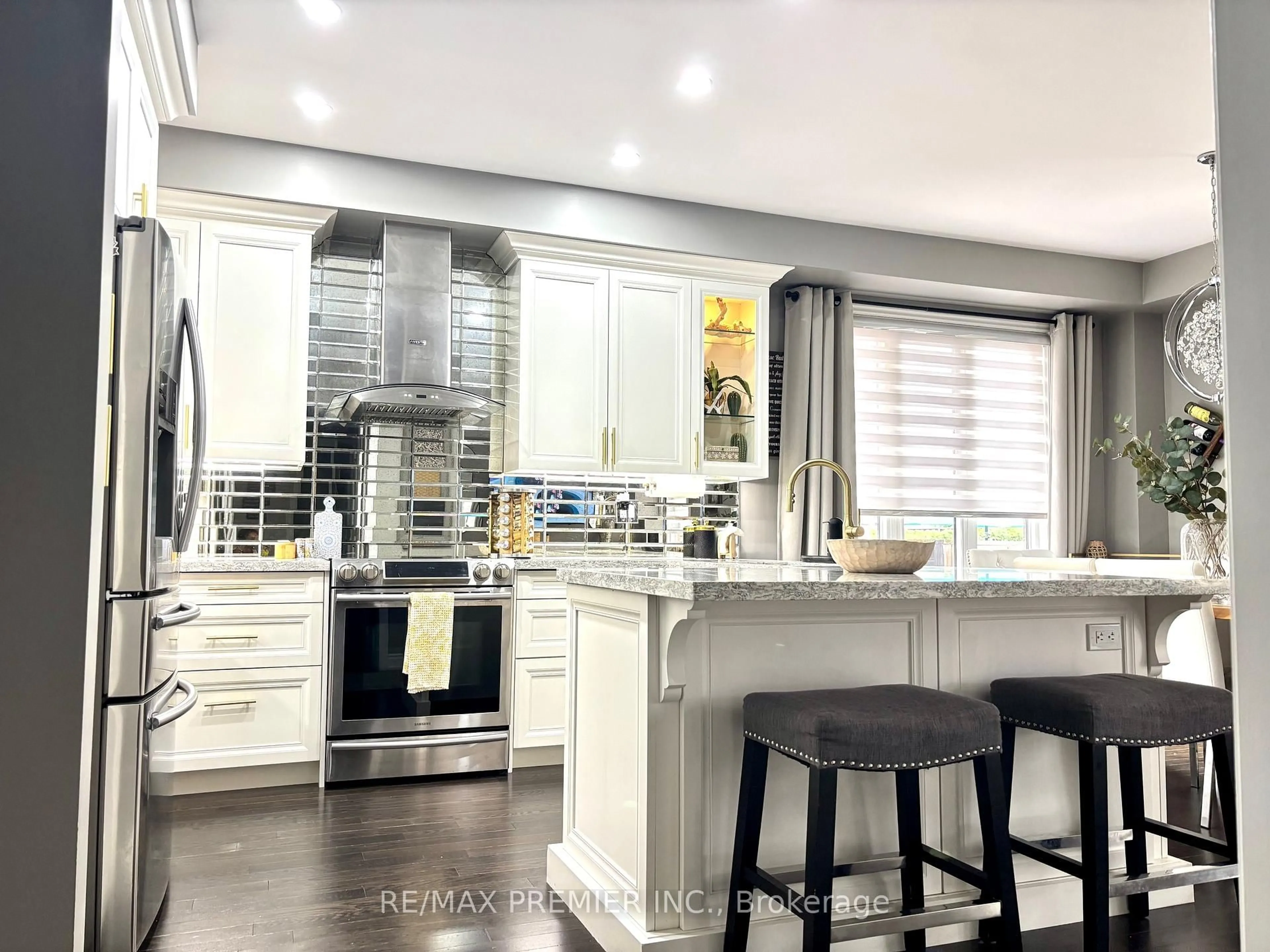 Contemporary kitchen, unknown for 8 Di Meo Lane, King Ontario L0G 1N0
