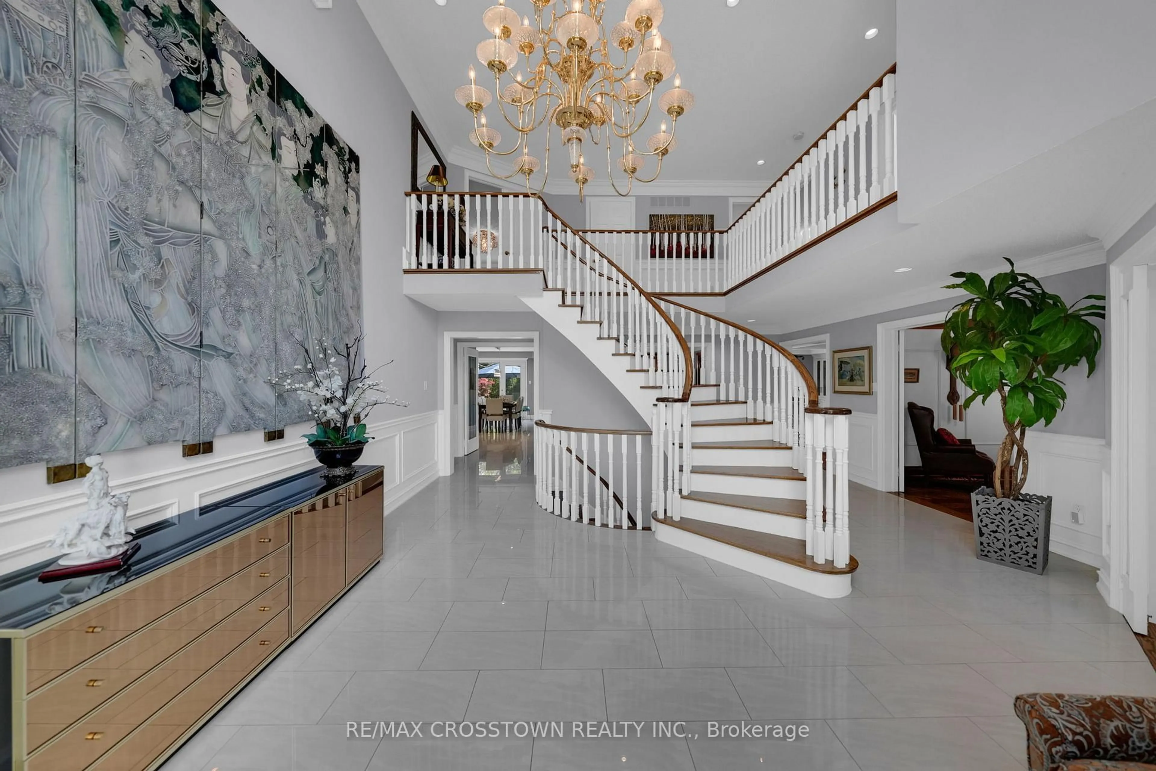 Indoor foyer for 72 Glenayr Rd, Richmond Hill Ontario L4B 2V7