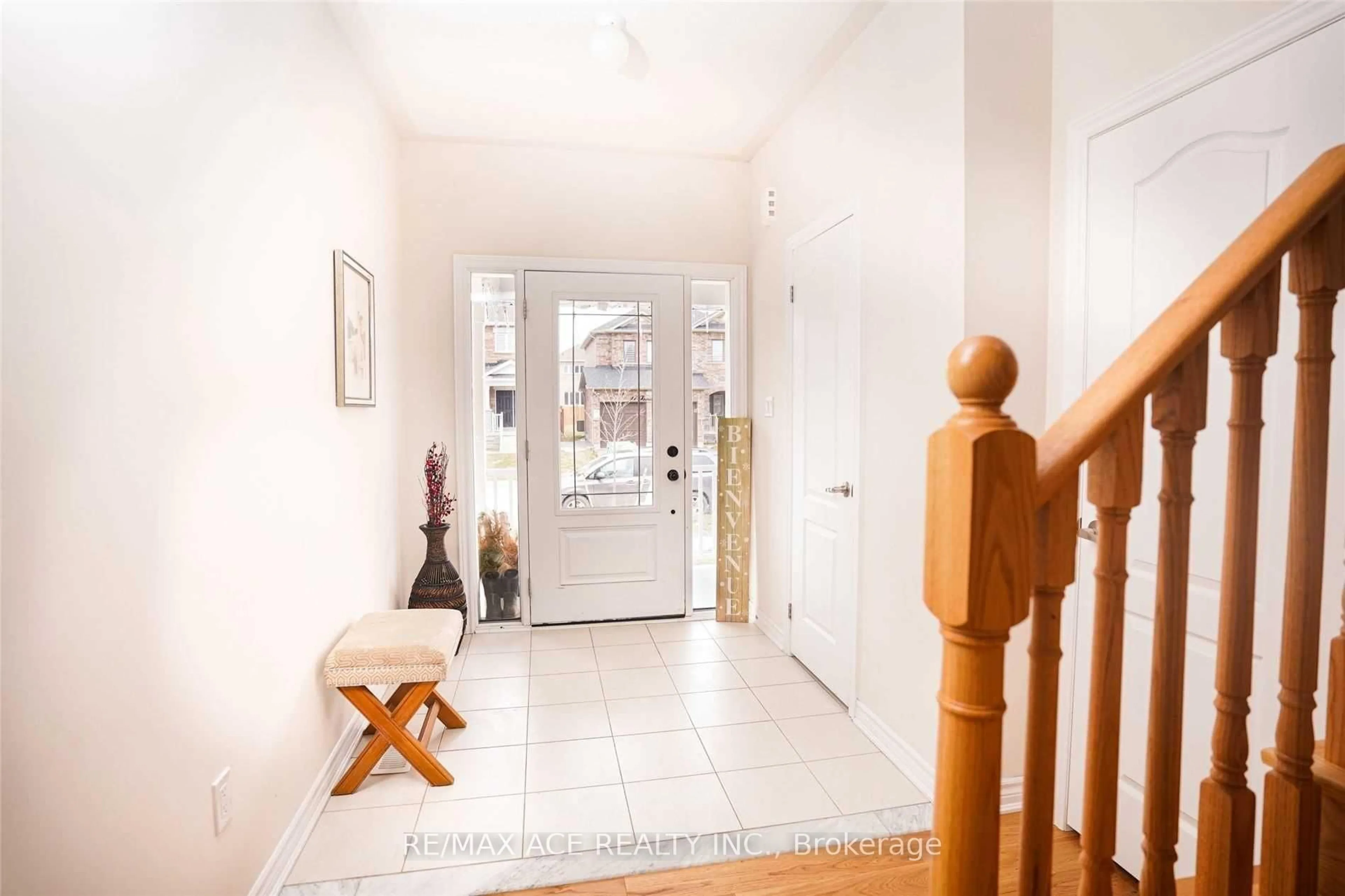 Indoor entryway for 10 Furniss St, Brock Ontario L0K 1A0