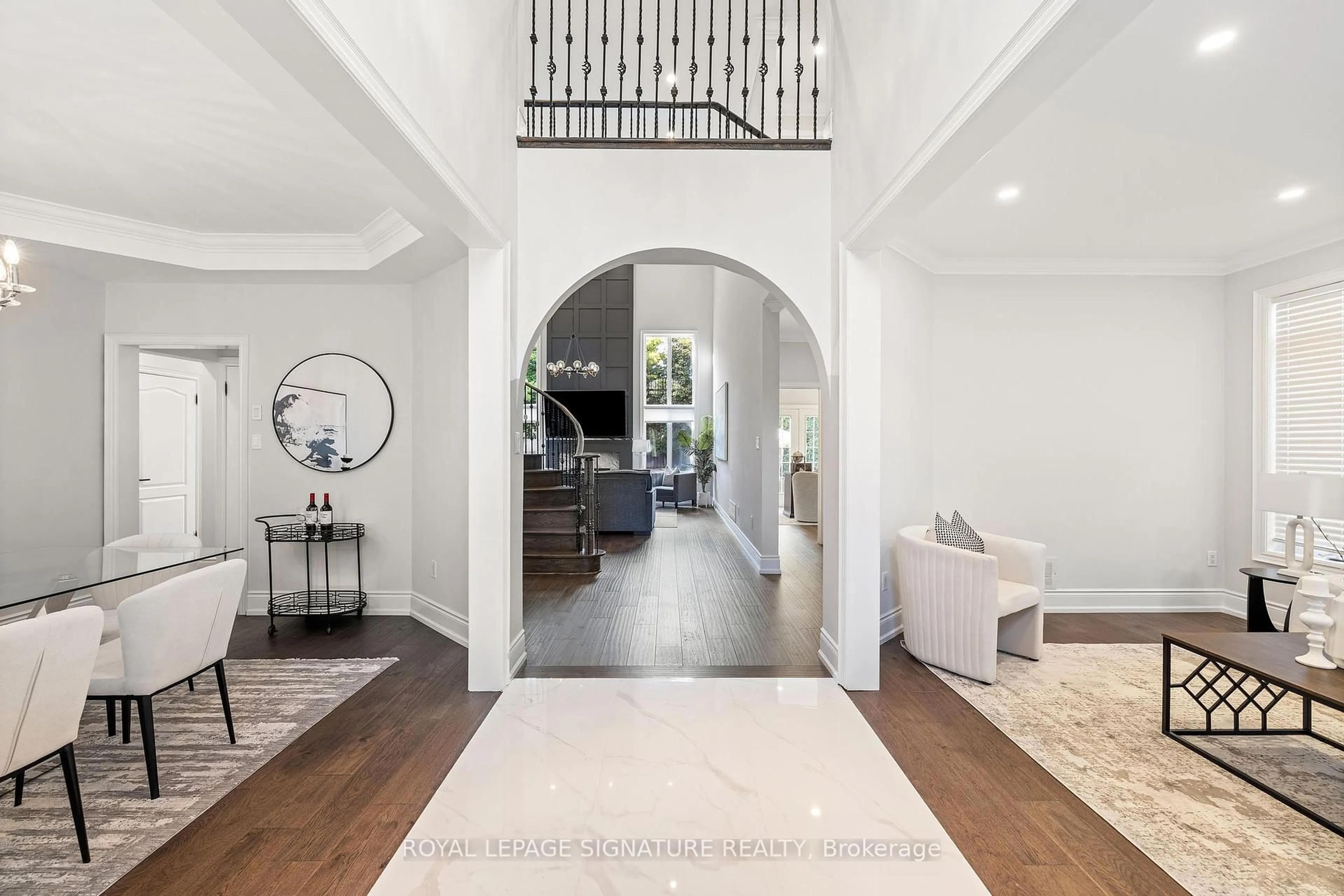 Indoor entryway for 1067 Ivsbridge Blvd, Newmarket Ontario L3X 1N3