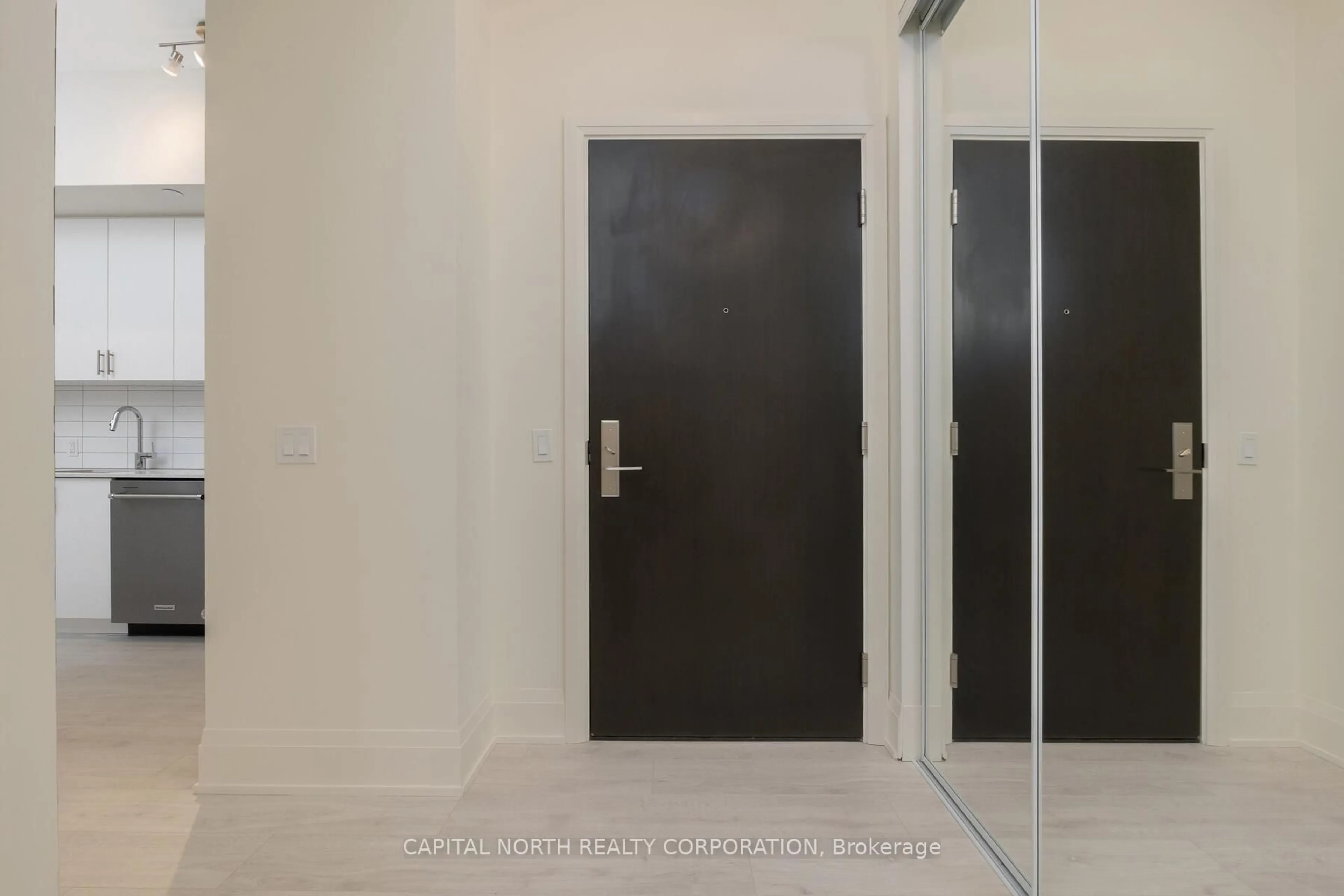 Indoor foyer for 9000 Jane St #2307, Vaughan Ontario L4K 0M6