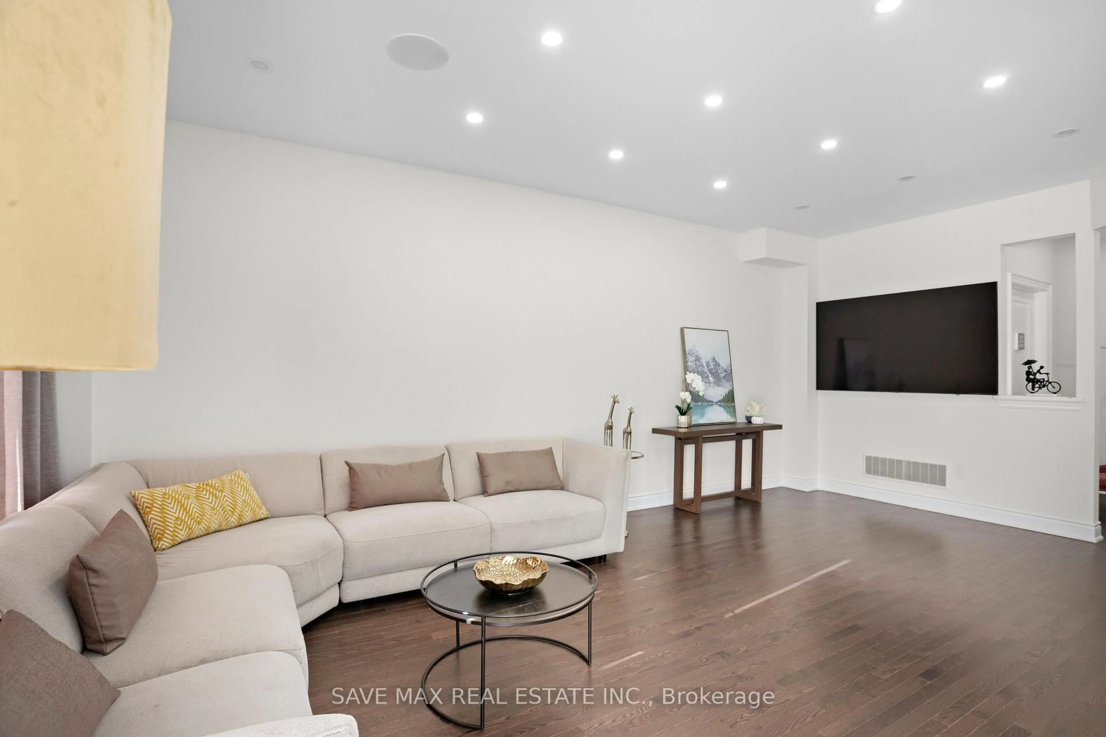 Living room with furniture, unknown for 163 Sutherland Ave, Bradford West Gwillimbury Ontario L3Z 4H6