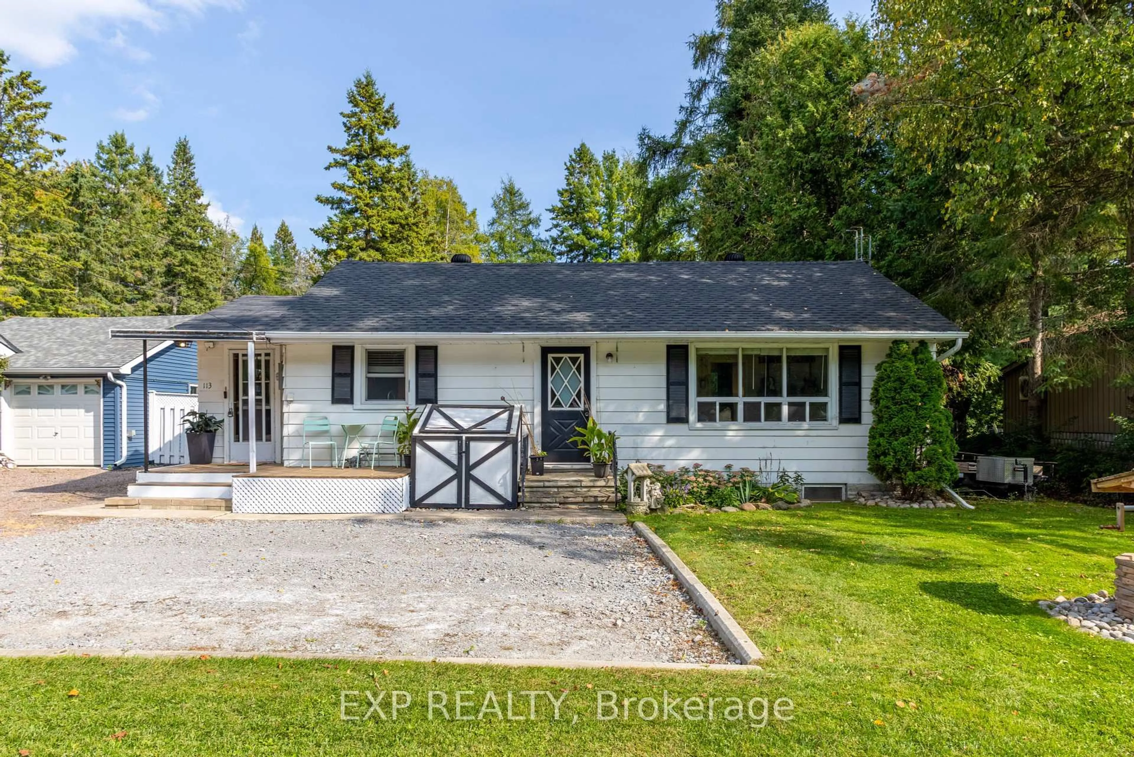 A pic from outside/outdoor area/front of a property/back of a property/a pic from drone, street for 113 Station Rd, Georgina Ontario L0E 1N0