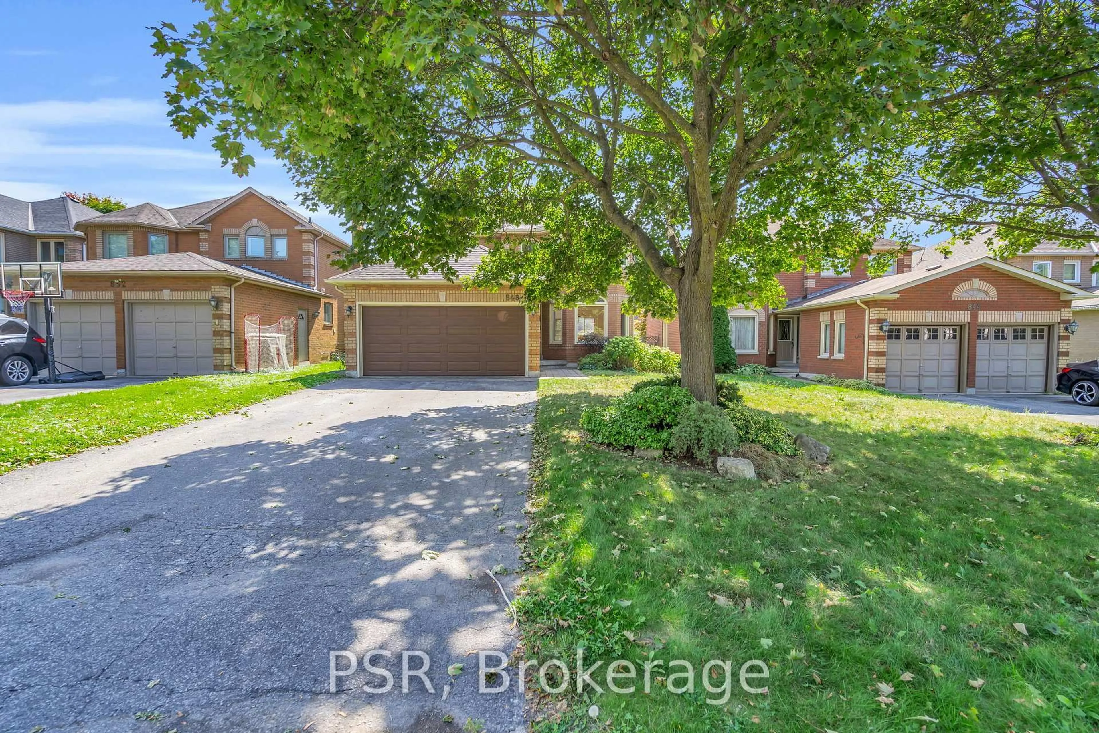 A pic from outside/outdoor area/front of a property/back of a property/a pic from drone, street for 848 Hollander Rd, Newmarket Ontario L3Y 8H4