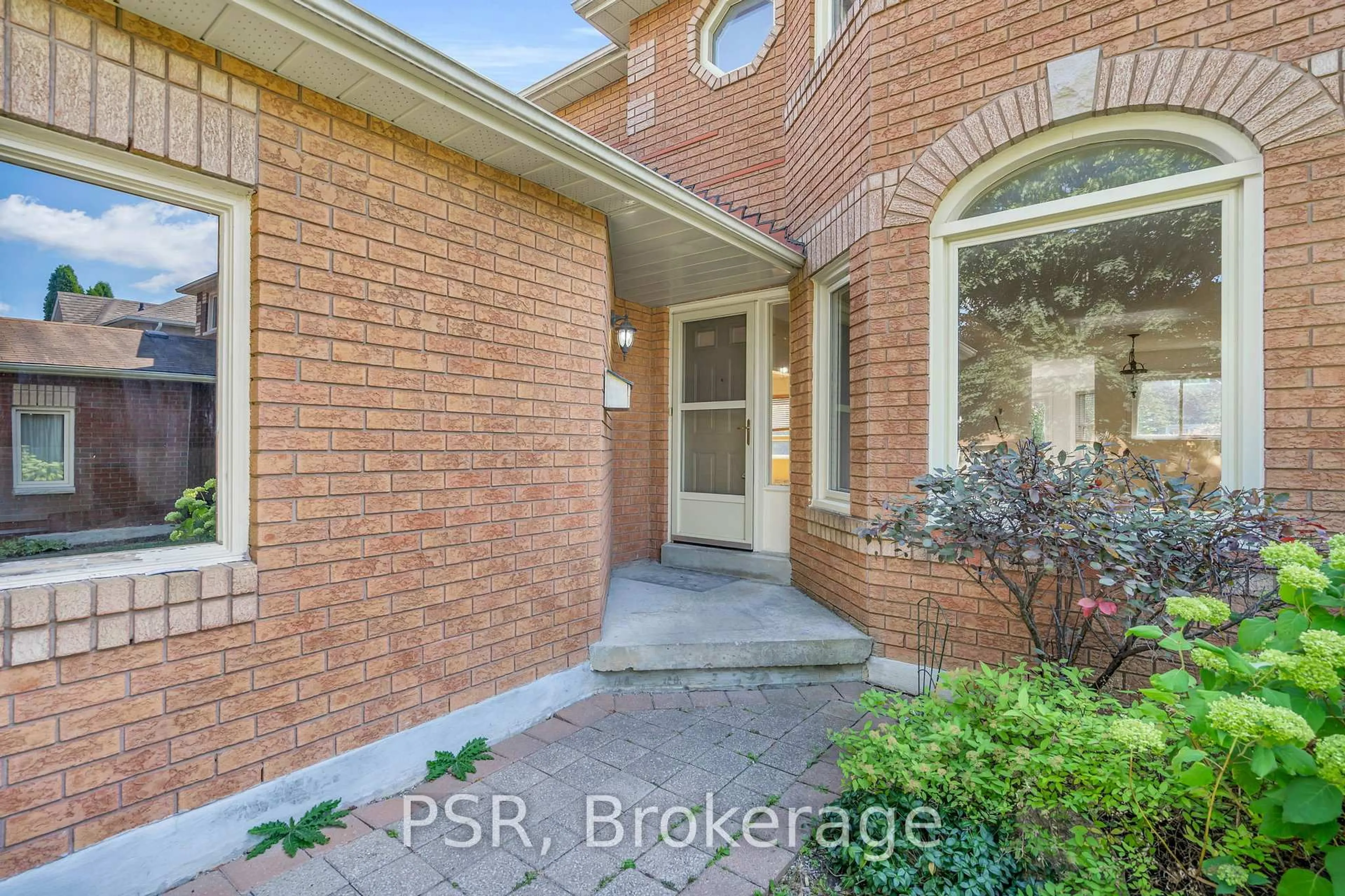 Home with brick exterior material, street for 848 Hollander Rd, Newmarket Ontario L3Y 8H4