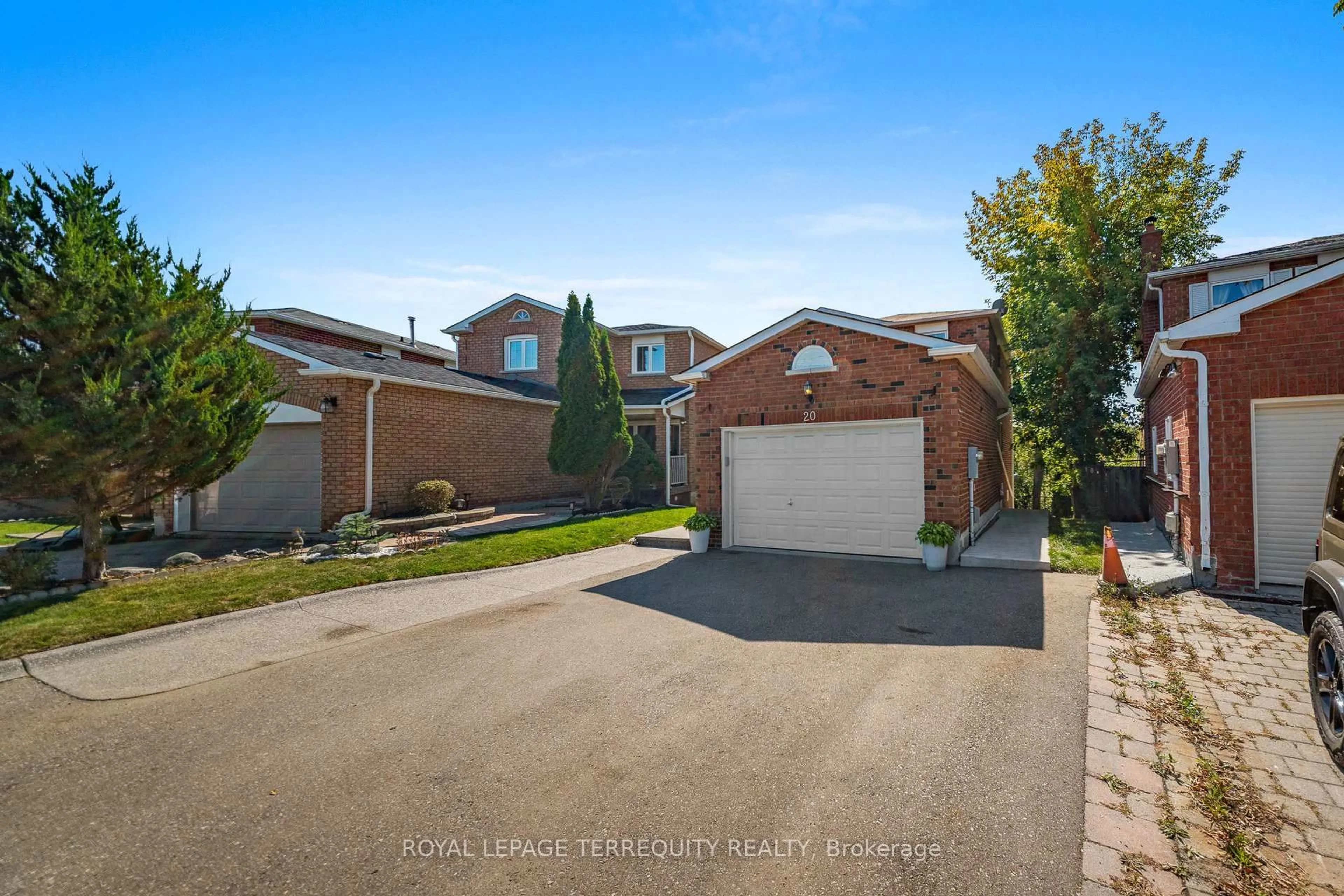 A pic from outside/outdoor area/front of a property/back of a property/a pic from drone, street for 20 Woodcroft Lane, Vaughan Ontario L4L 6S7