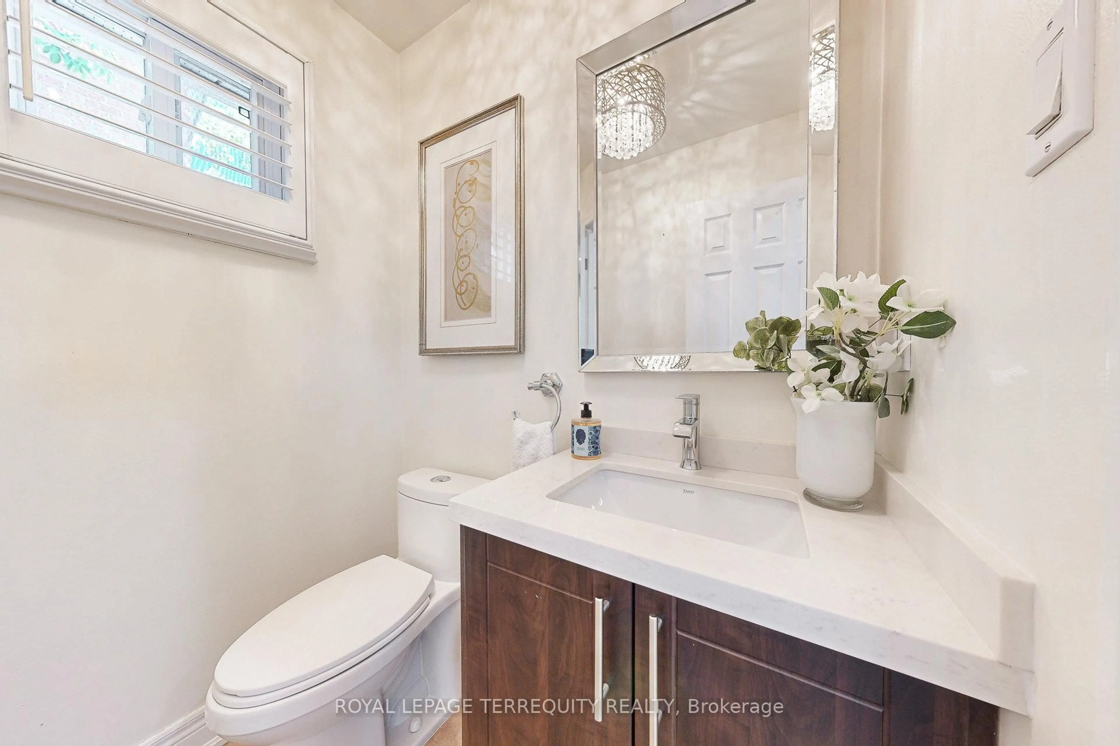 Contemporary bathroom, ceramic/tile floor for 20 Woodcroft Lane, Vaughan Ontario L4L 6S7