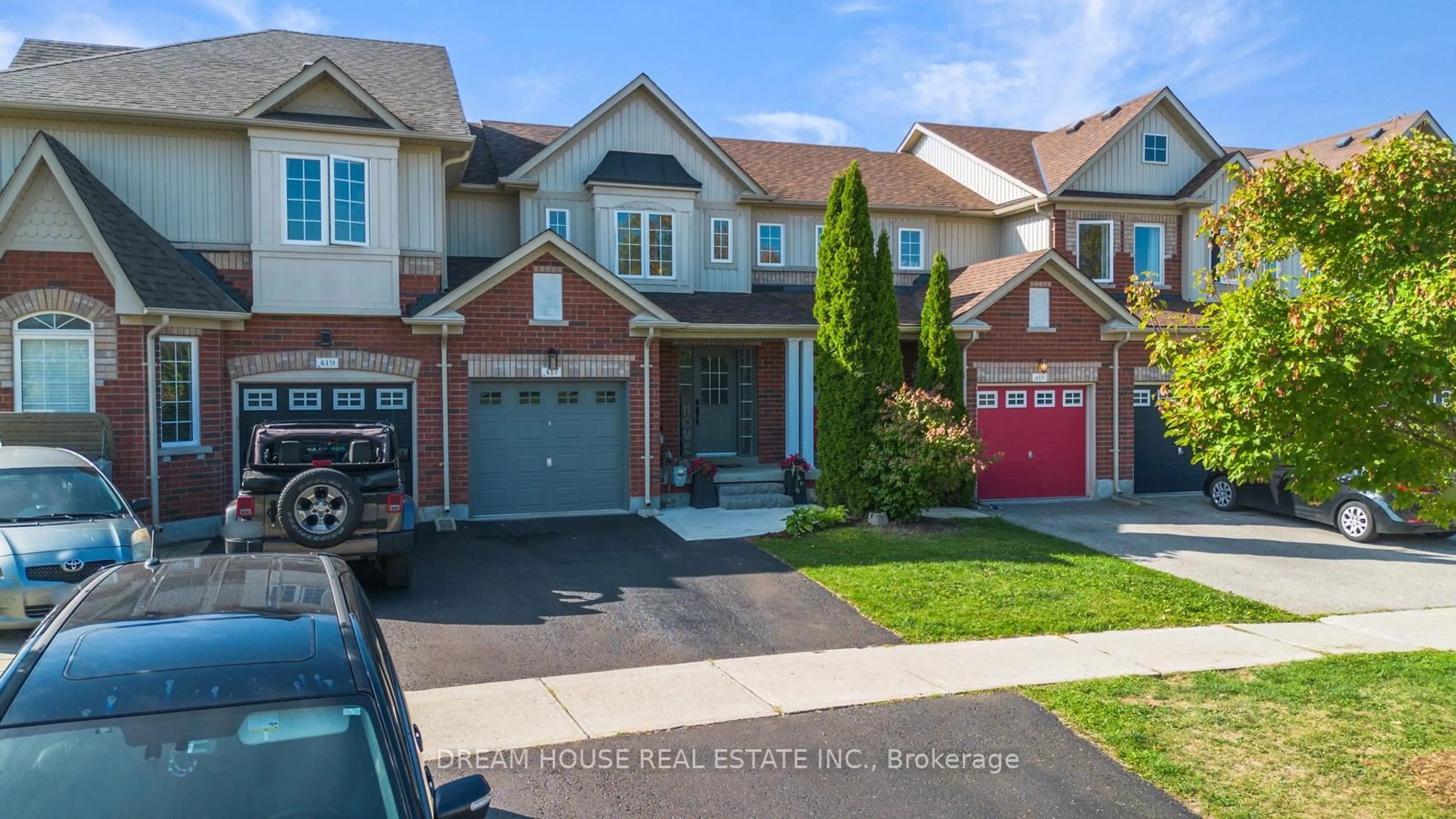 Home with brick exterior material, street for 417 King St, East Gwillimbury Ontario L0G 1M0