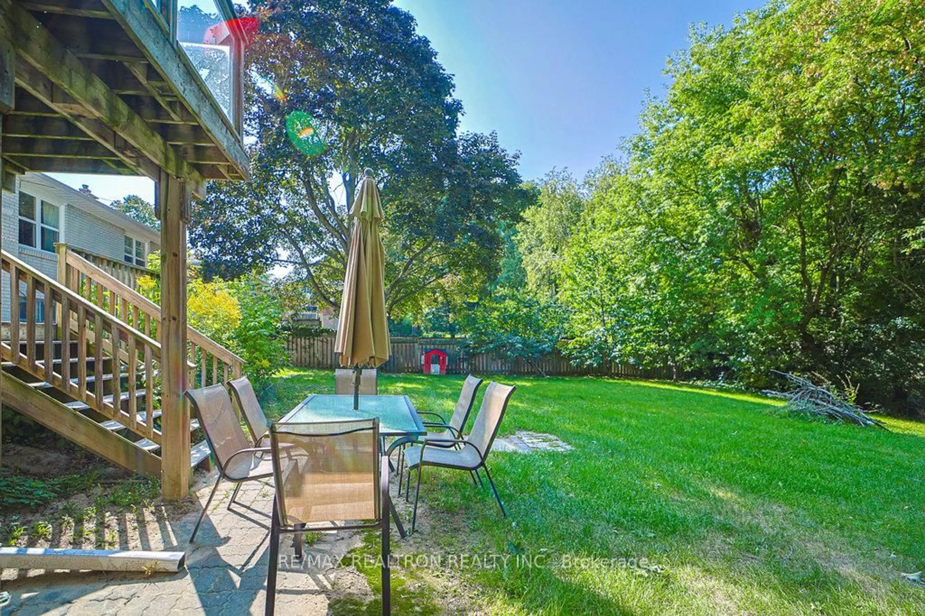 Patio, water/lake/river/ocean view for 92 Hamilton Dr, Newmarket Ontario L3Y 3E8