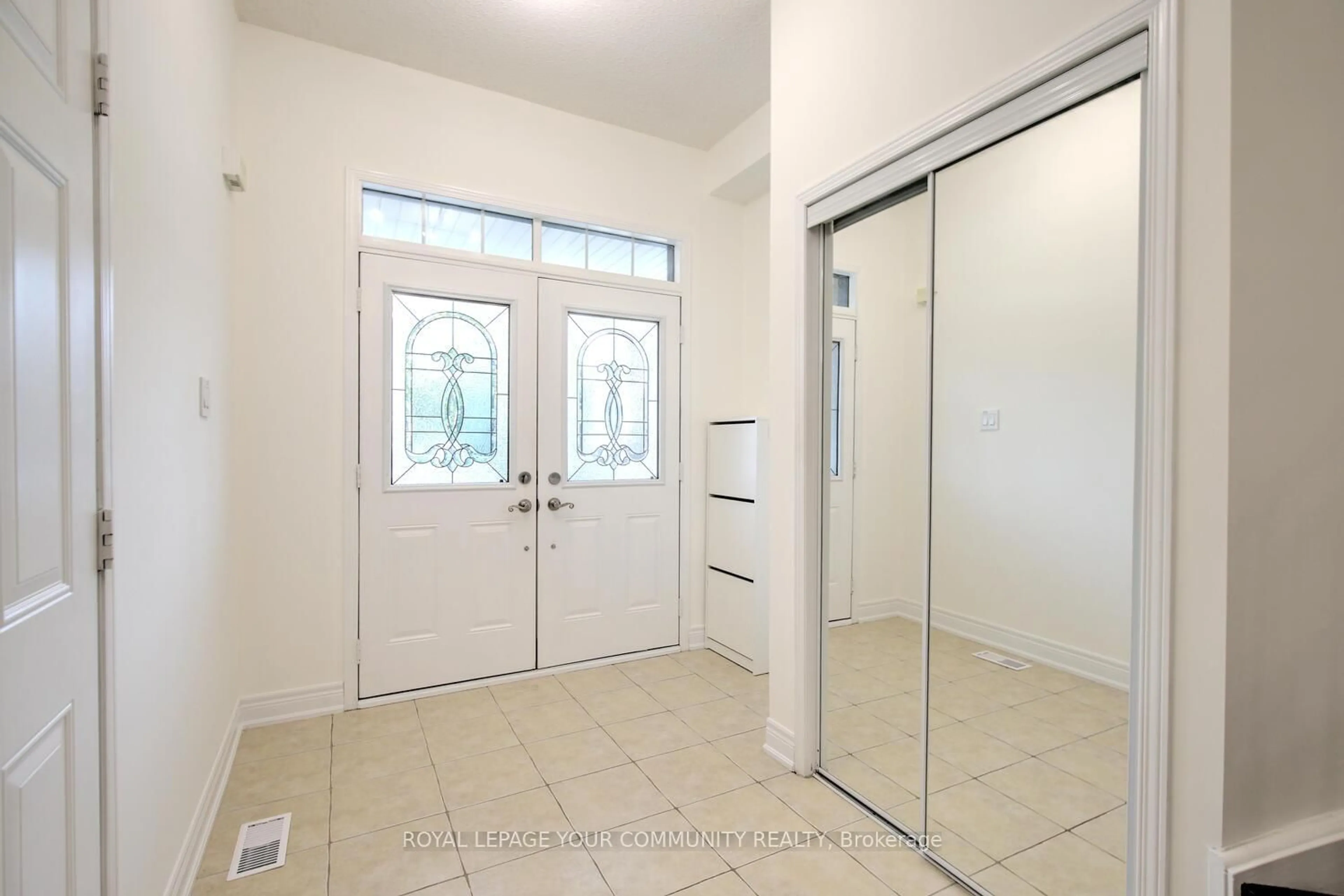 Indoor entryway for 45 Catalpa Cres, Vaughan Ontario L6A 0R6
