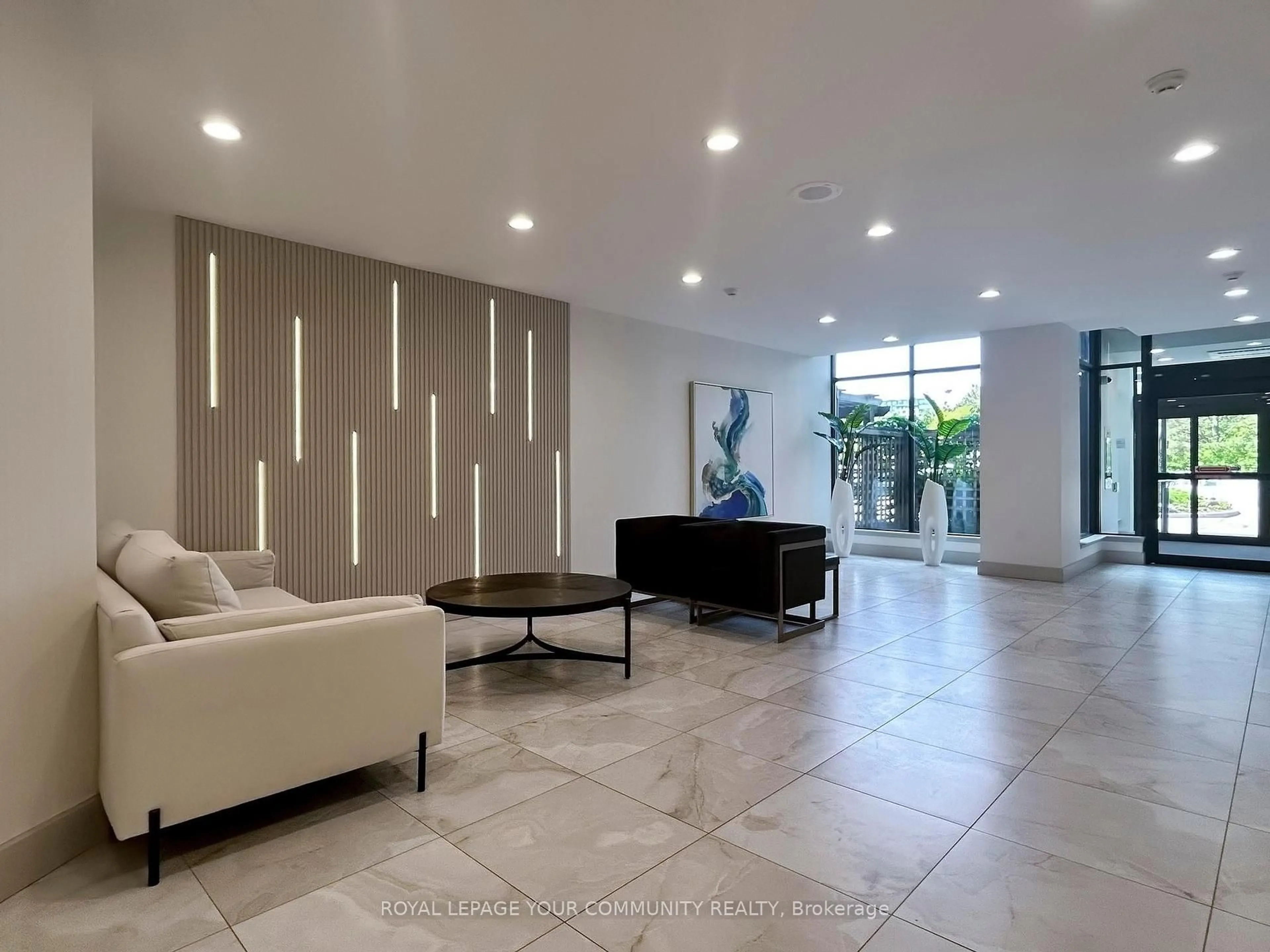 Lobby for 32 Clarissa Dr #324, Richmond Hill Ontario L4C 9R7