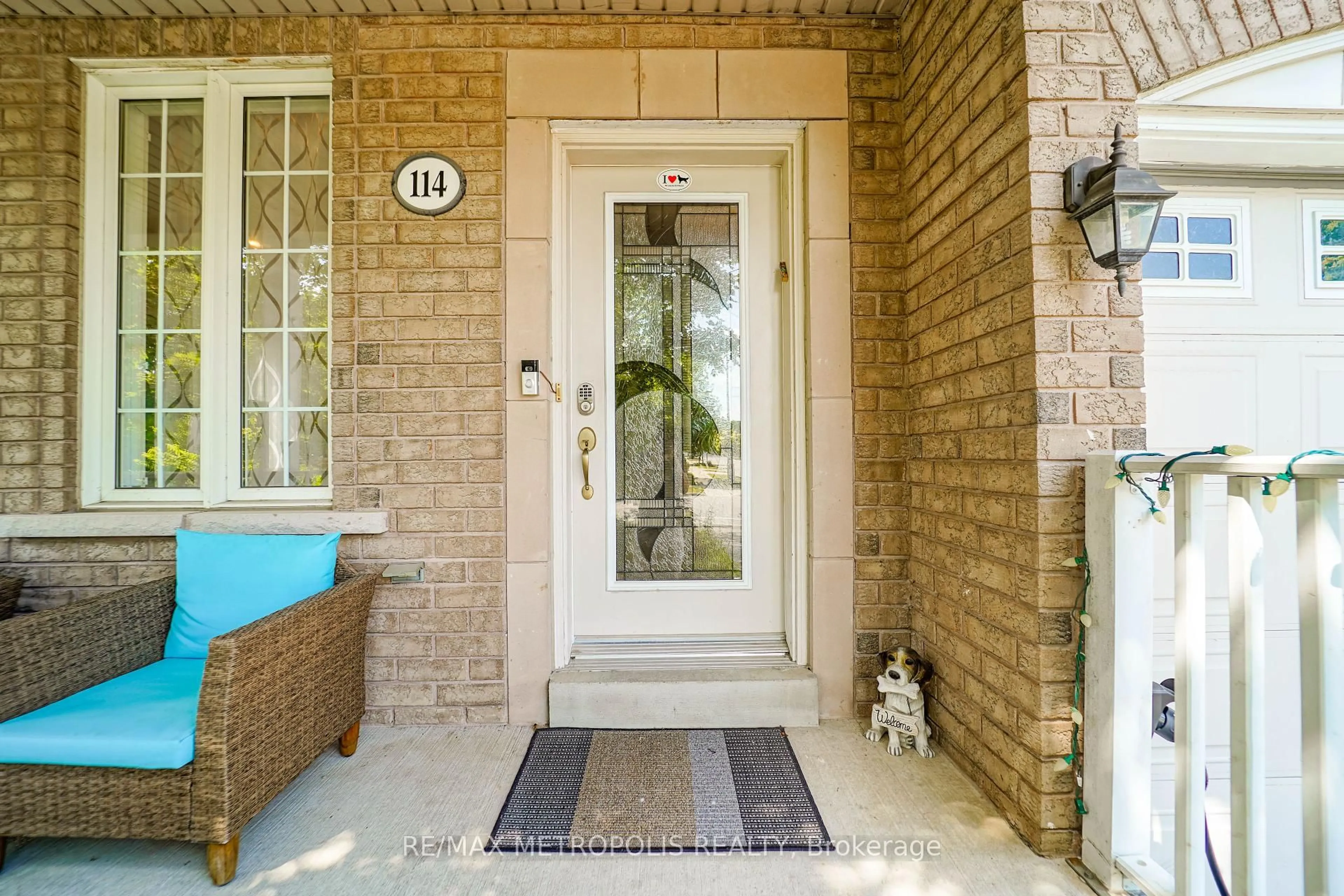 Indoor entryway for 114 Selwyn Rd, Richmond Hill Ontario L4E 5E3