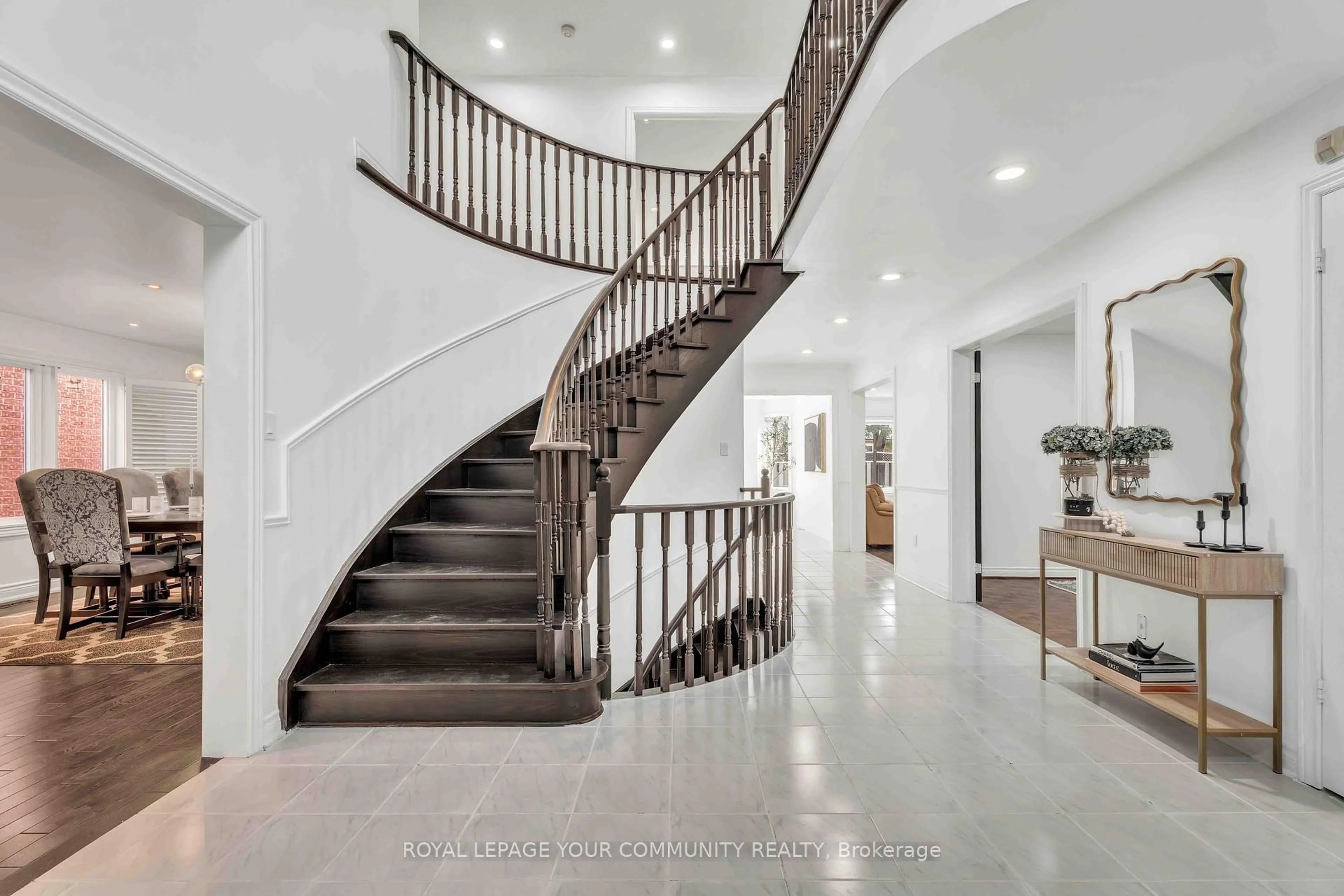 Stairs for 50 Waltham Cres, Richmond Hill Ontario L4B 1Z6