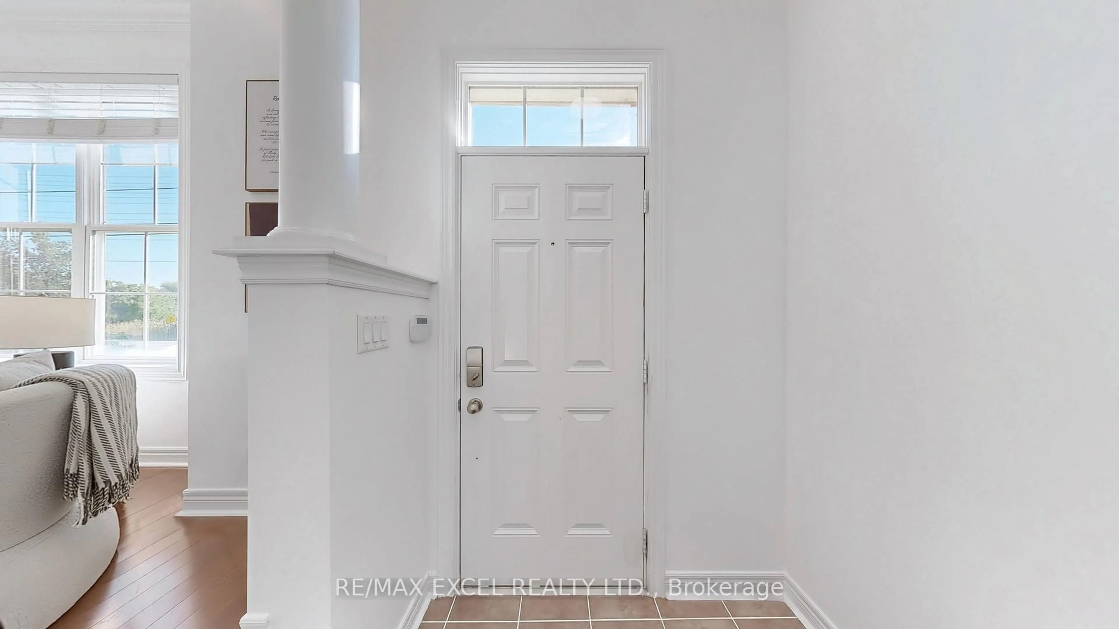 Indoor entryway for 10230 Victoria Square Blvd, Markham Ontario L6C 0J2