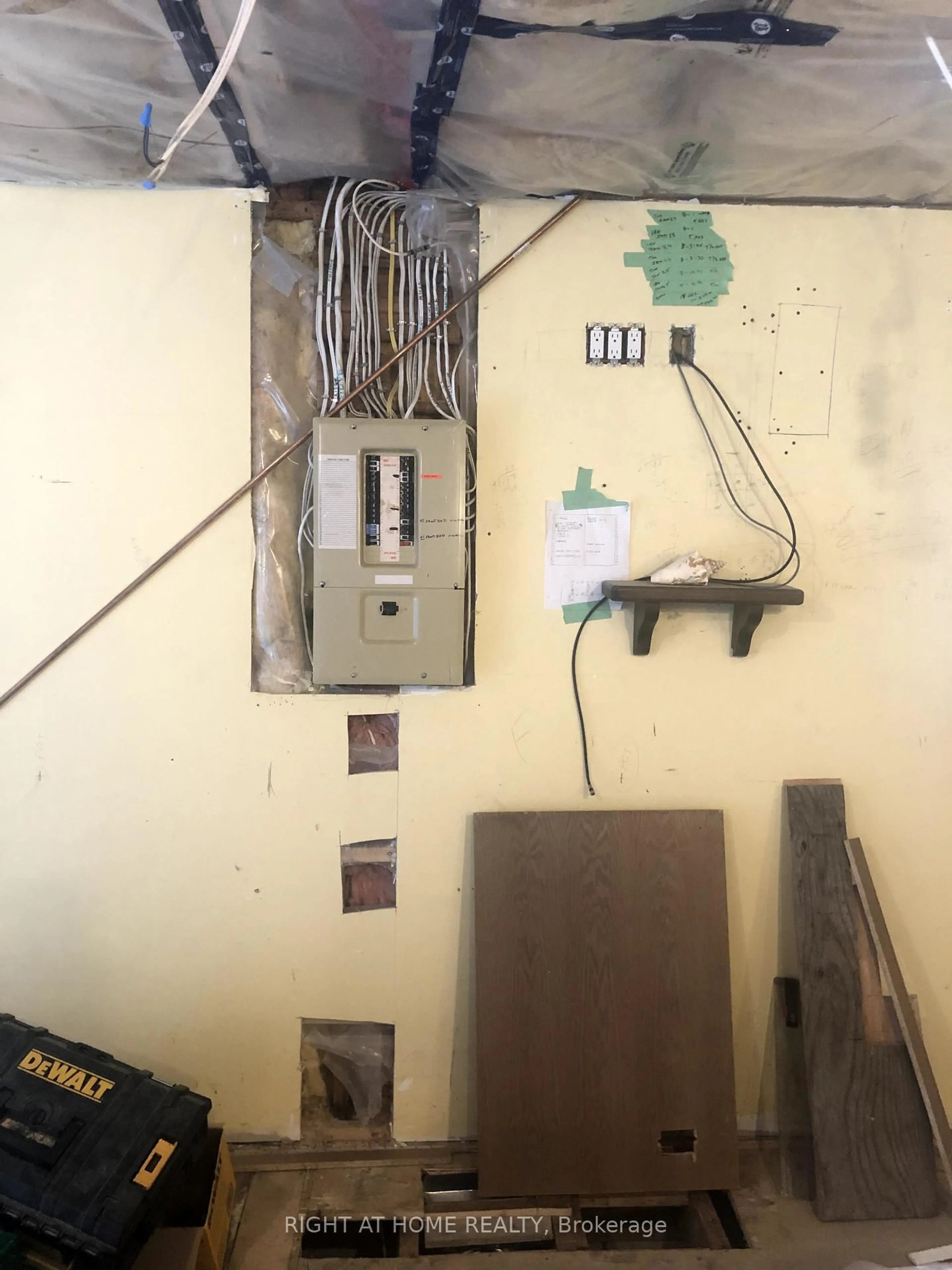 A pic of a room for 47 Metropolitan Cres, Georgina Ontario L4P 1L7