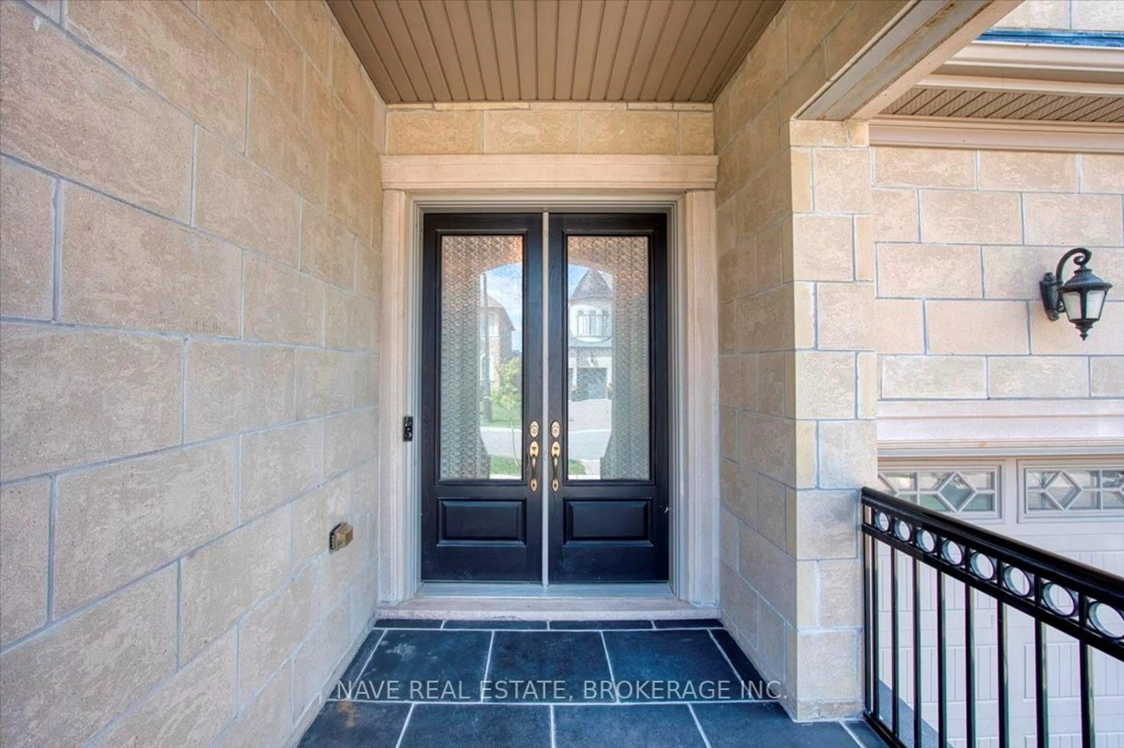Indoor entryway for 8 Noe DiBiase Rd, Vaughan Ontario L4H 3X7