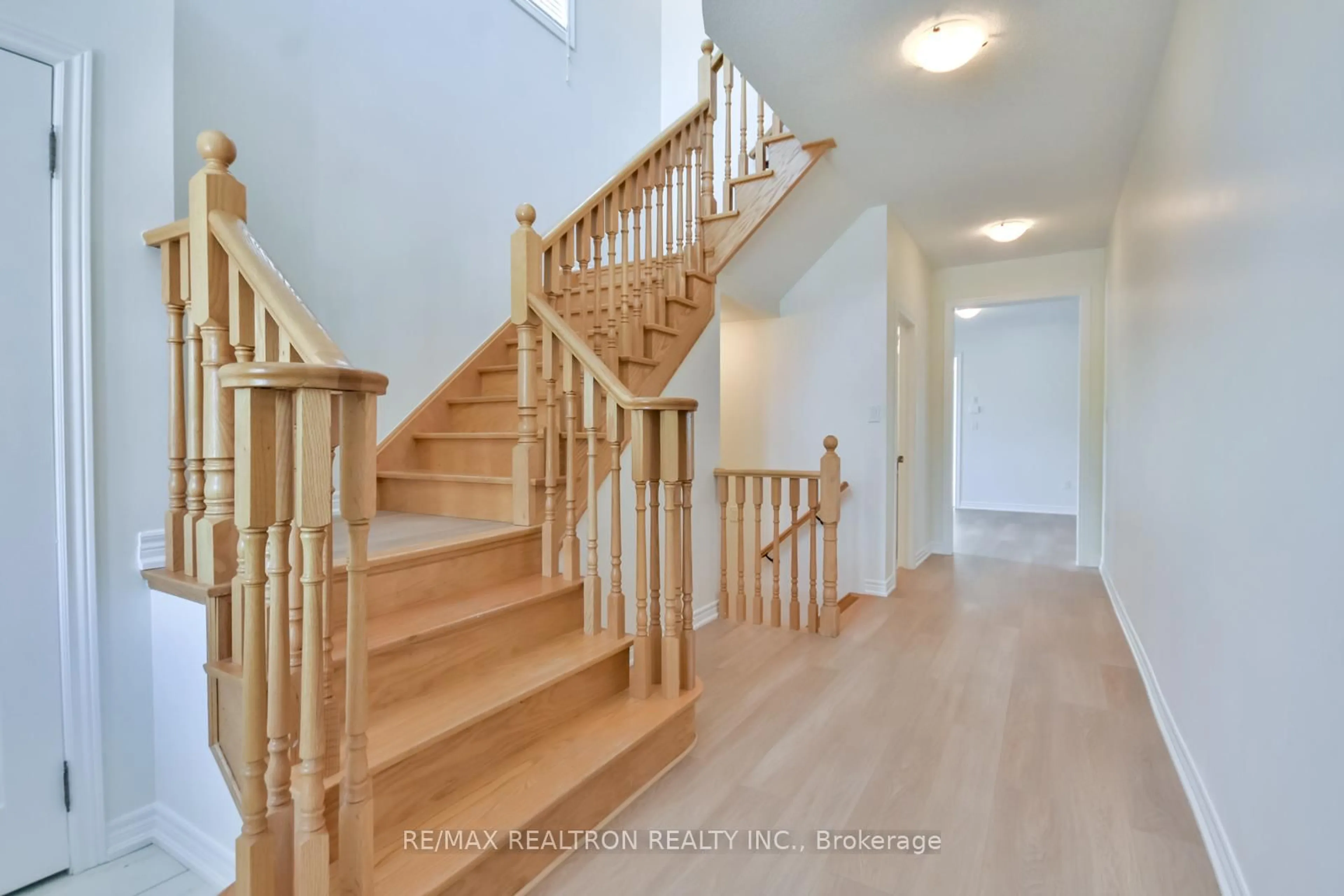 Stairs for 31 Gold Park Gate, Essa Ontario L3W 0C2