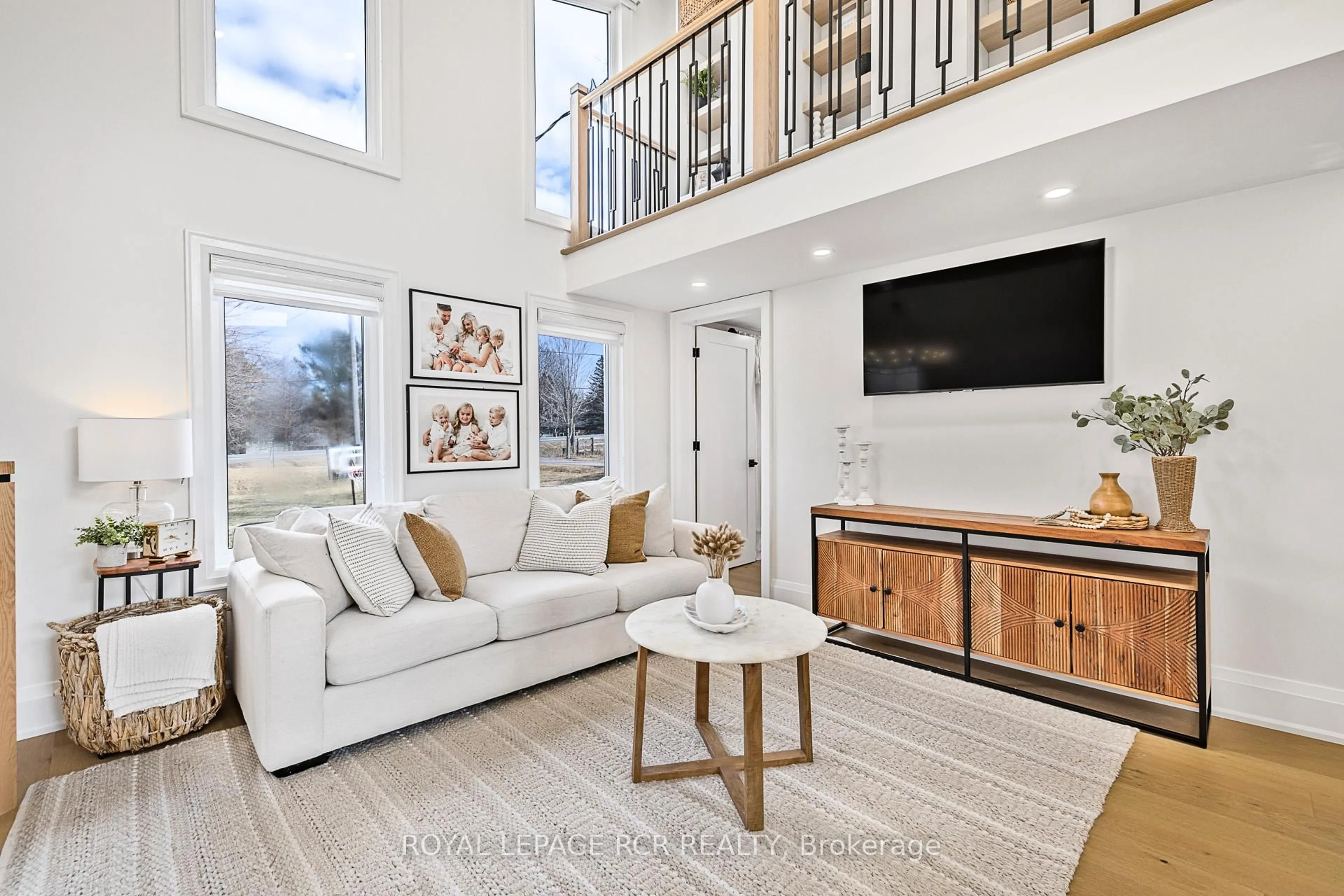 Living room with furniture, unknown for 5490 Hwy 47, Uxbridge Ontario L9P 1R1